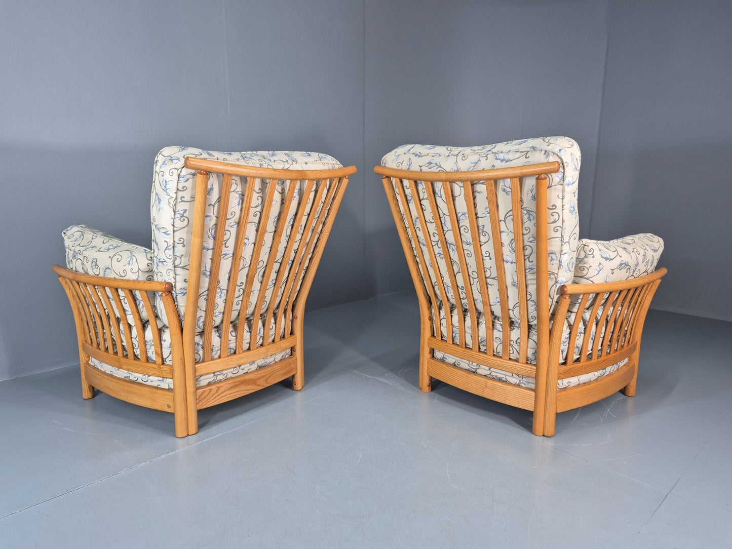 2 Ercol Renaissance Lounge Chairs Ivory Floral Upholstery 1990s EB11009 VCLO5