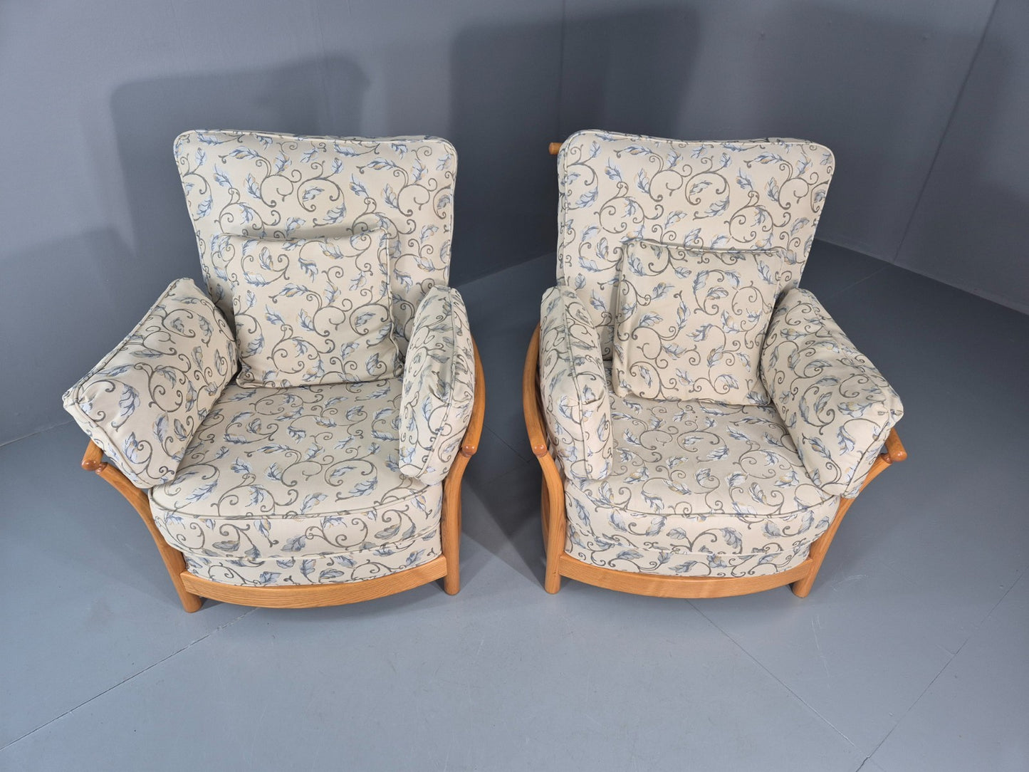 2 Ercol Renaissance Lounge Chairs Ivory Floral Upholstery 1990s EB10974 VCLO3
