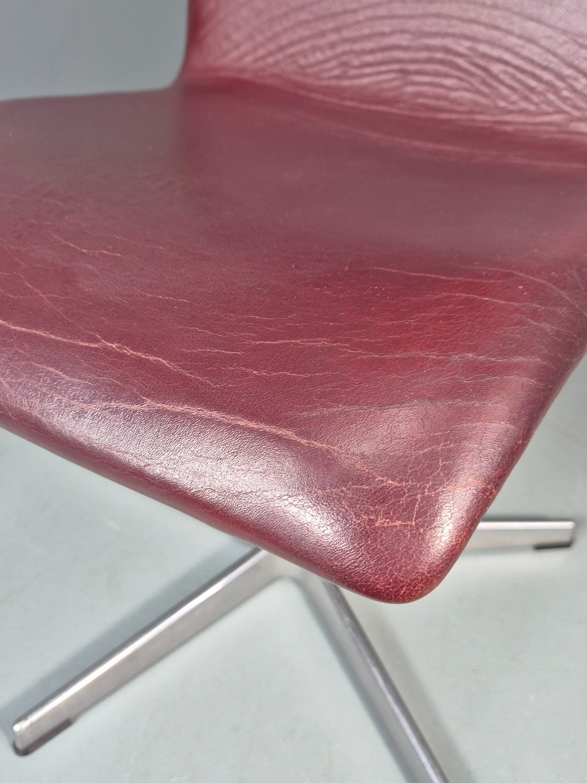 Vintage Fritz Hansen Oxford Chair Arne Jacobsen Design 2004 MCM EB11756 MSWI17