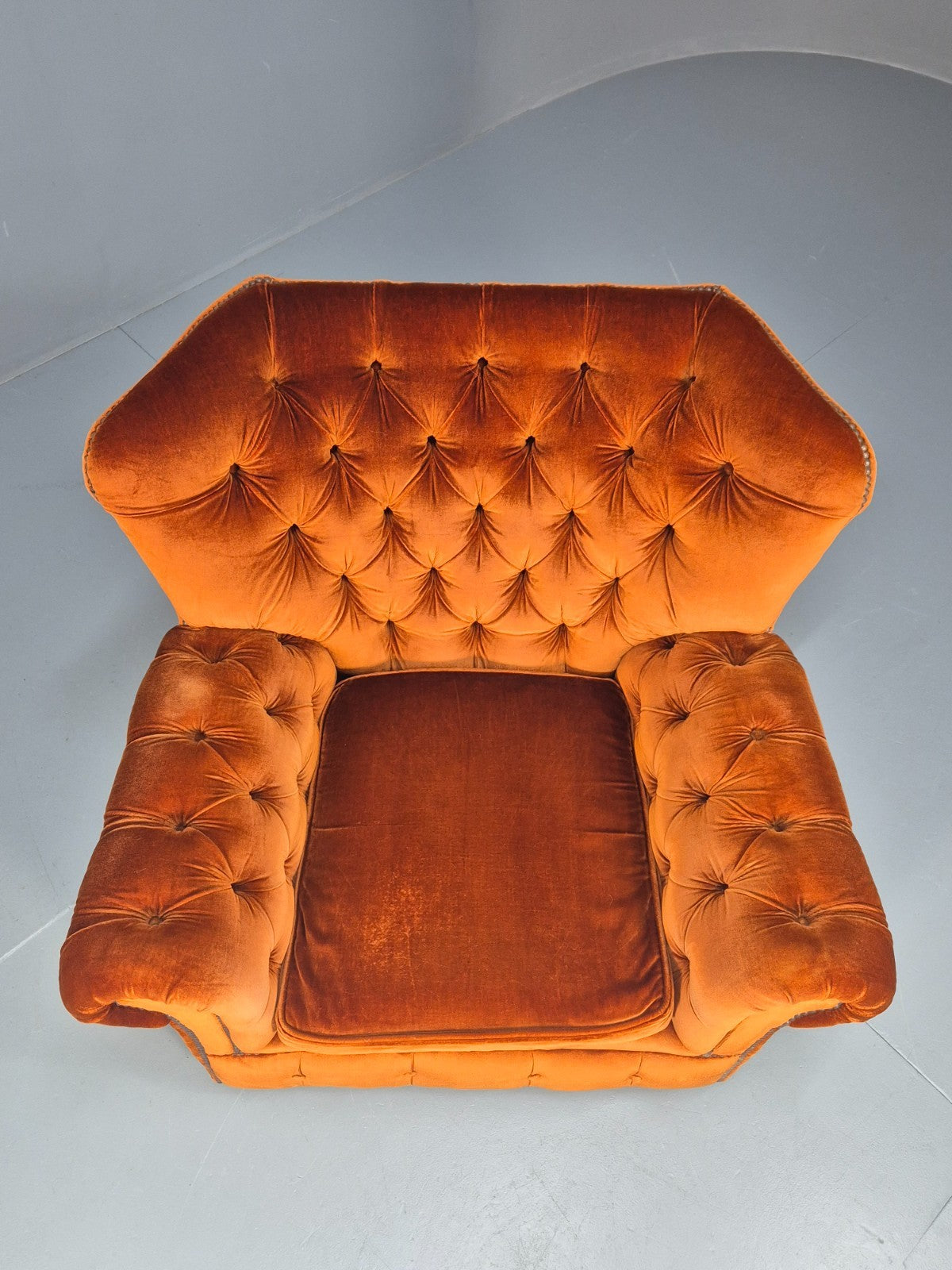 1970s Buttoned Wing Back Lounge Chair Burnt Orange Velour Retro EB10630 MNOR6