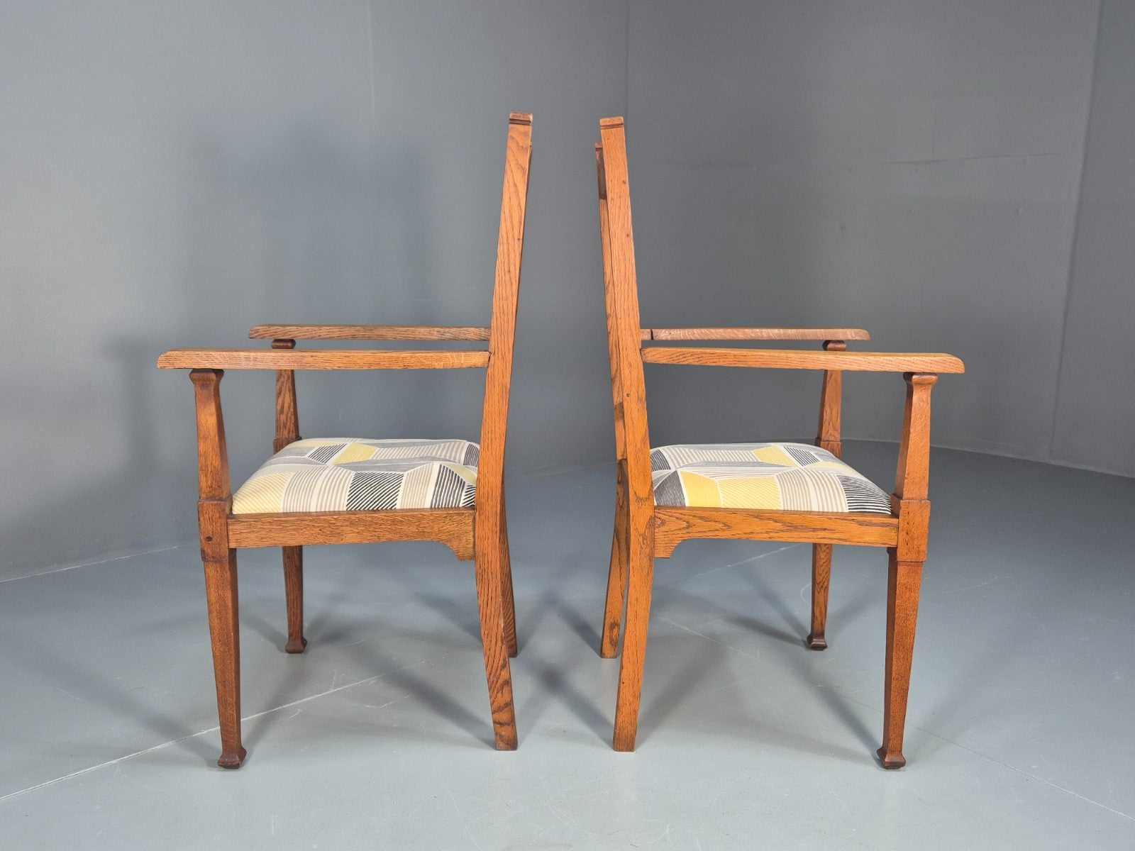 2 Arts and Crafts Elbow Chairs Oak Pierced Splat Ikea Fabric 1920s EB10717 VDIN6