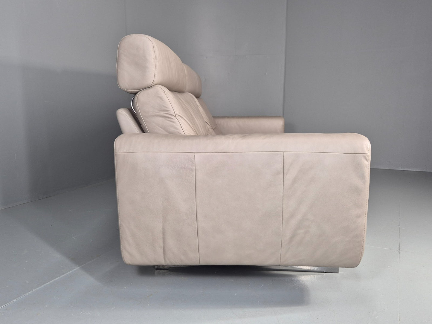 Stressless Stella 3 Seat Settee In Grey Leather Modern Ekornes EB11476 M3ss15