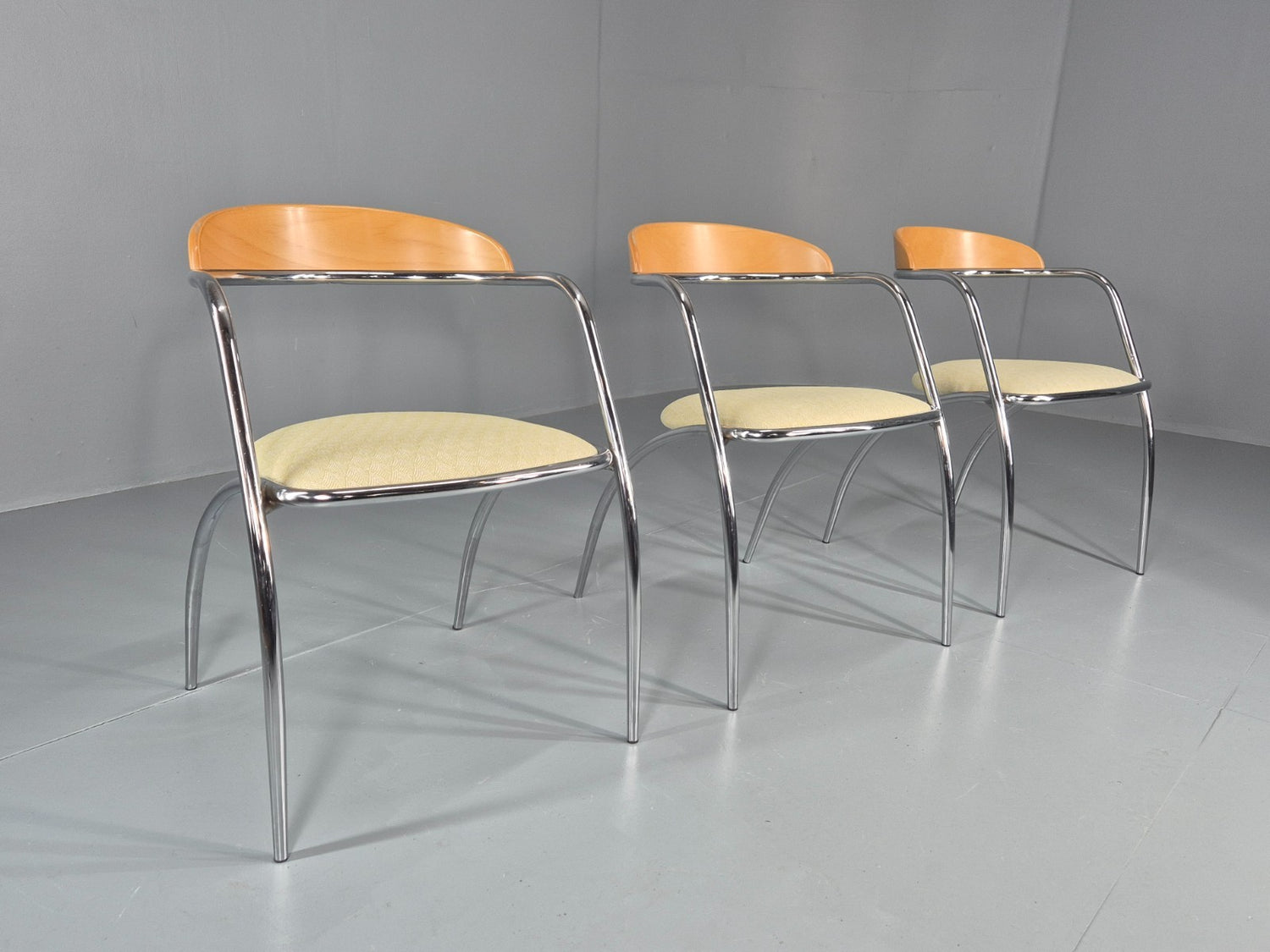 3 Vintage Effeseta Modern design stacking chairs EB11620 MDIN0