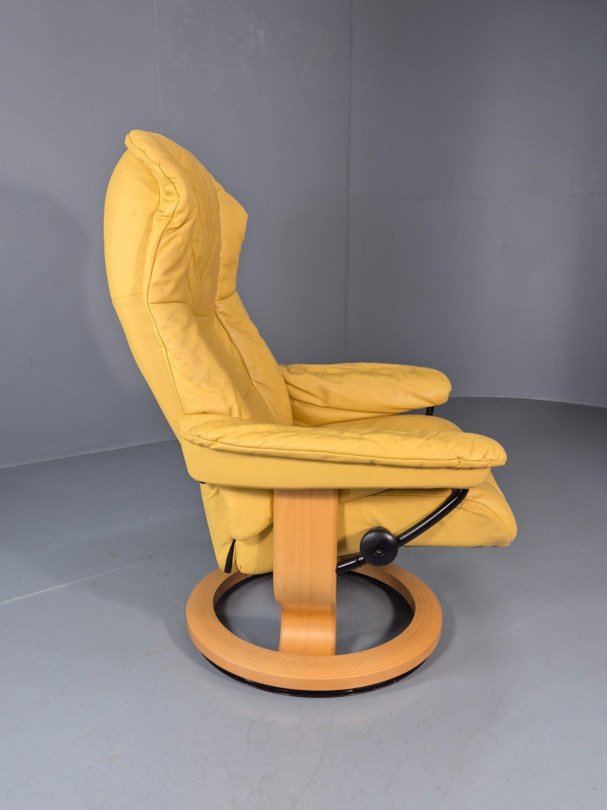 Stressless Swivel Recliner Chair  Ekornes Yellow Leather 1990s EB11574 MWOO9