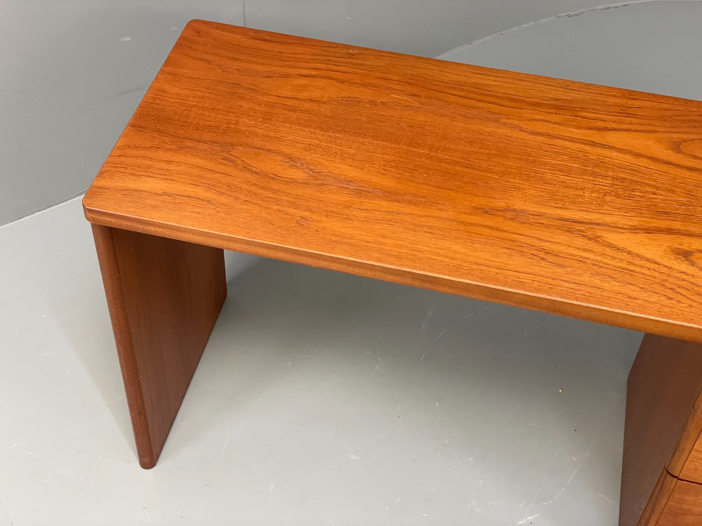 Vintage Stag Teak Desk Dresser Drawers Retro 1970s EB11792 MWOO3