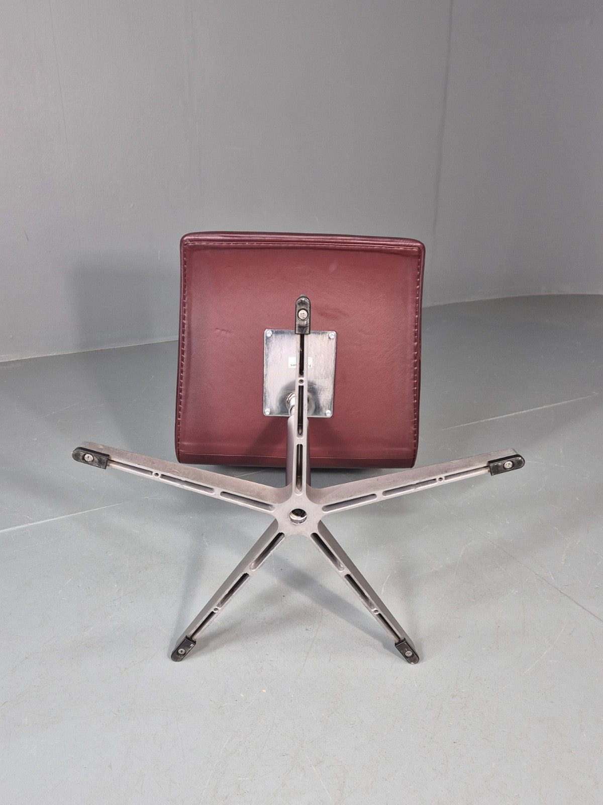 Vintage Fritz Hansen Oxford Chair Arne Jacobsen Design 2004 MCM EB11750 MSWI10