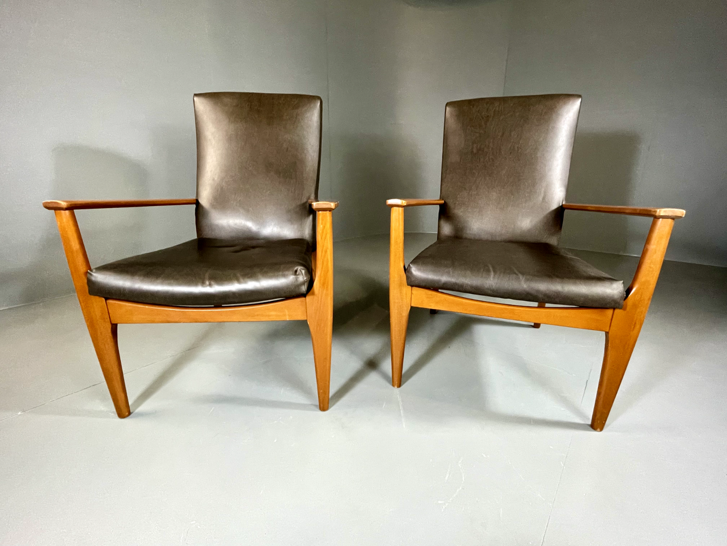 2 Parker Knoll Lounge Chairs Beech Vinyl MCM Retro PK988/1023 EB6264 MNOR16