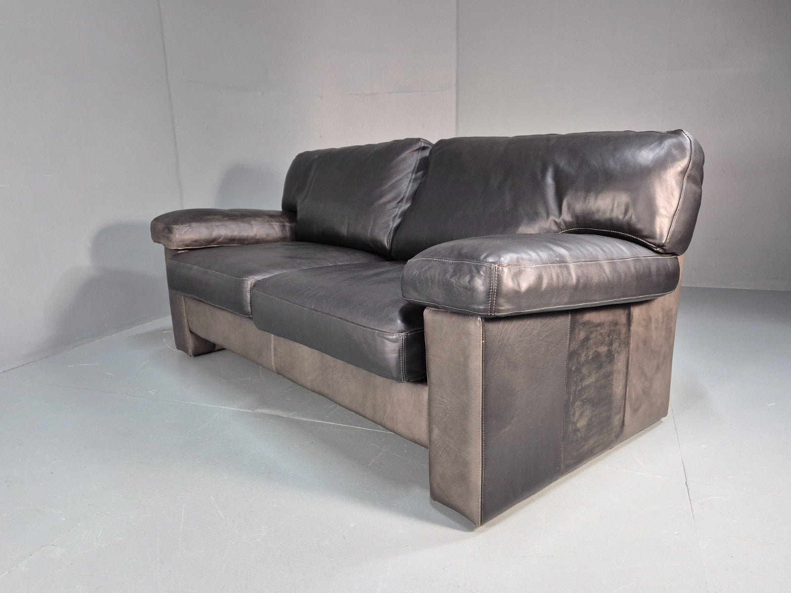 Vintage Two Seat Settee 1980s Danish Black Leather Retro EB10109 M2SS15