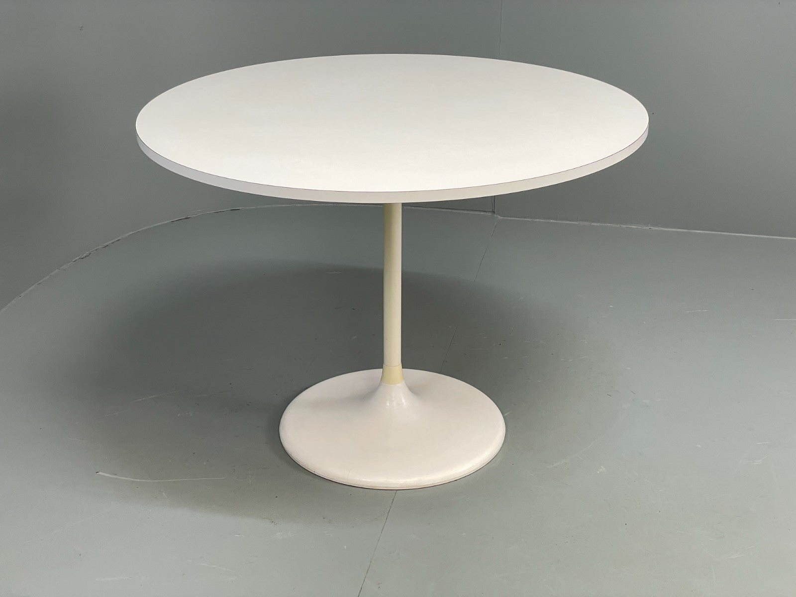 Vintage Round Formica Table White Tulip Base 1960s Retro Kitchen EB11543 MWOO0