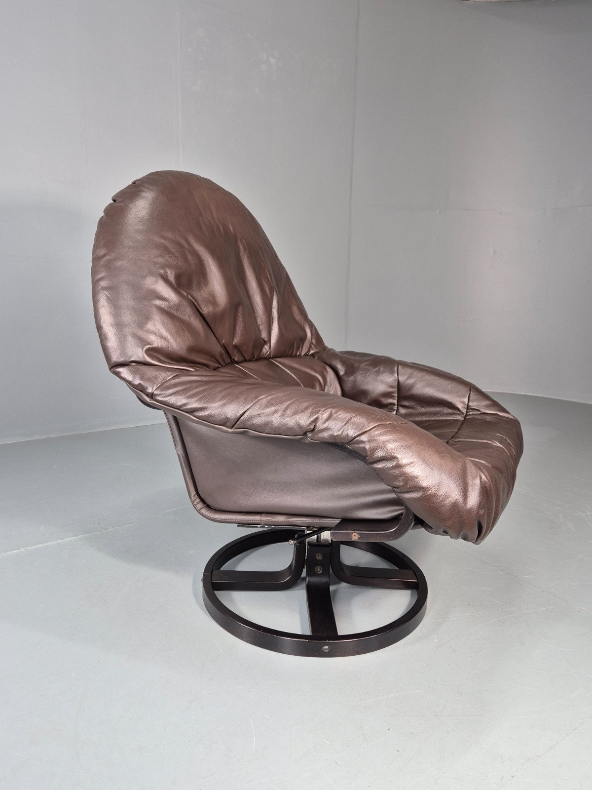 Swivel and Rock Bentwood Chair Danish Leather Vinyl  1980s Vintage EB11414 MBEN5