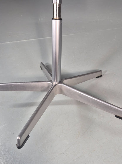 Vintage Fritz Hansen Oxford Chair Arne Jacobsen Design 2004 MCM EB11751 MSWI10