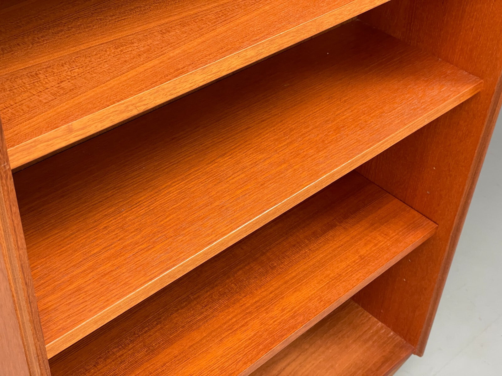 Vintage G-Plan Teak Tall Bookcase Adjustable Retro Shelving Storage EB9422 MWOO - UKDK FURNITURE