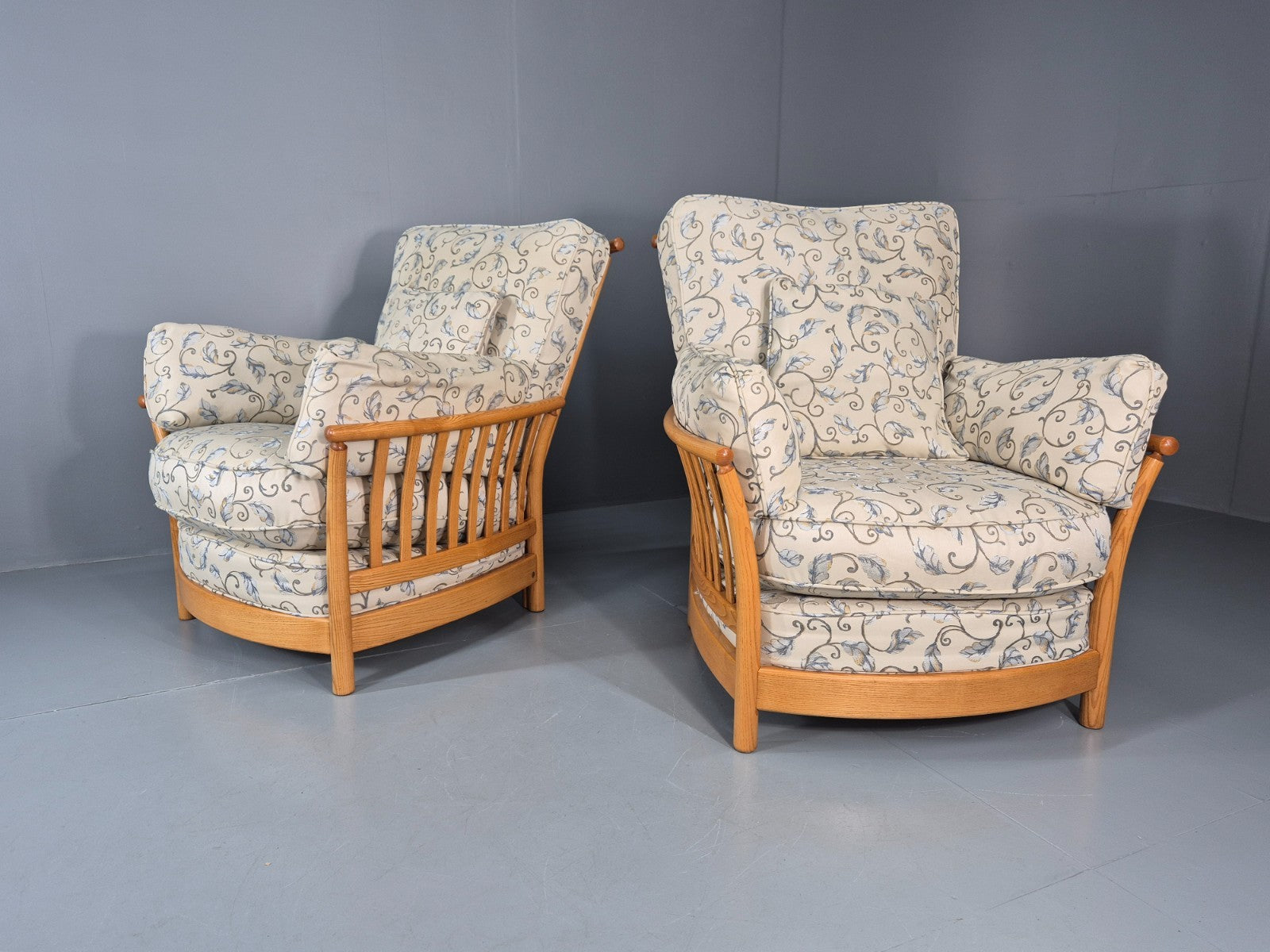 2 Ercol Renaissance Lounge Chairs Ivory Floral Upholstery 1990s EB11009 VCLO0