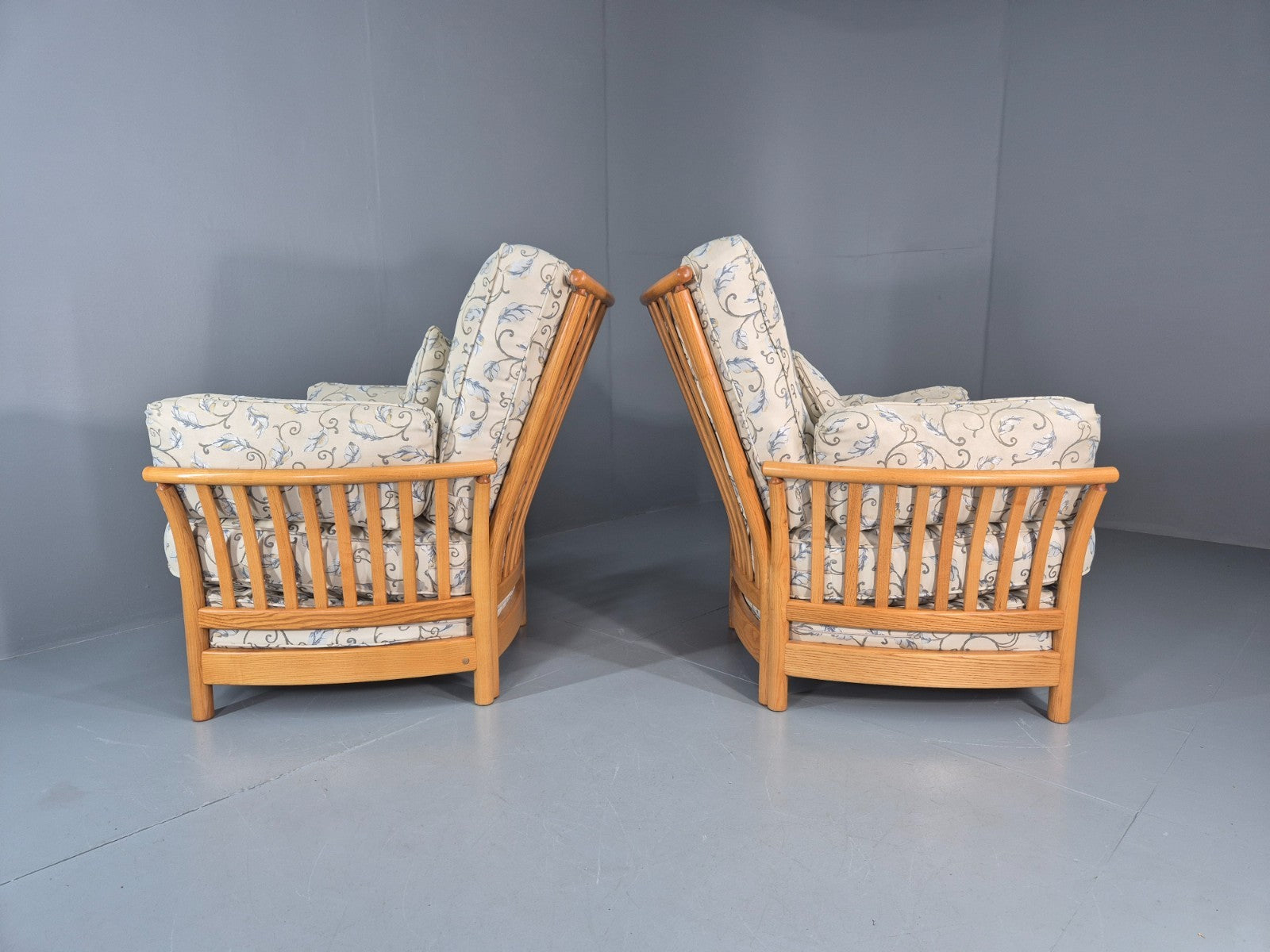 2 Ercol Renaissance Lounge Chairs Ivory Floral Upholstery 1990s EB10974 VCLO5
