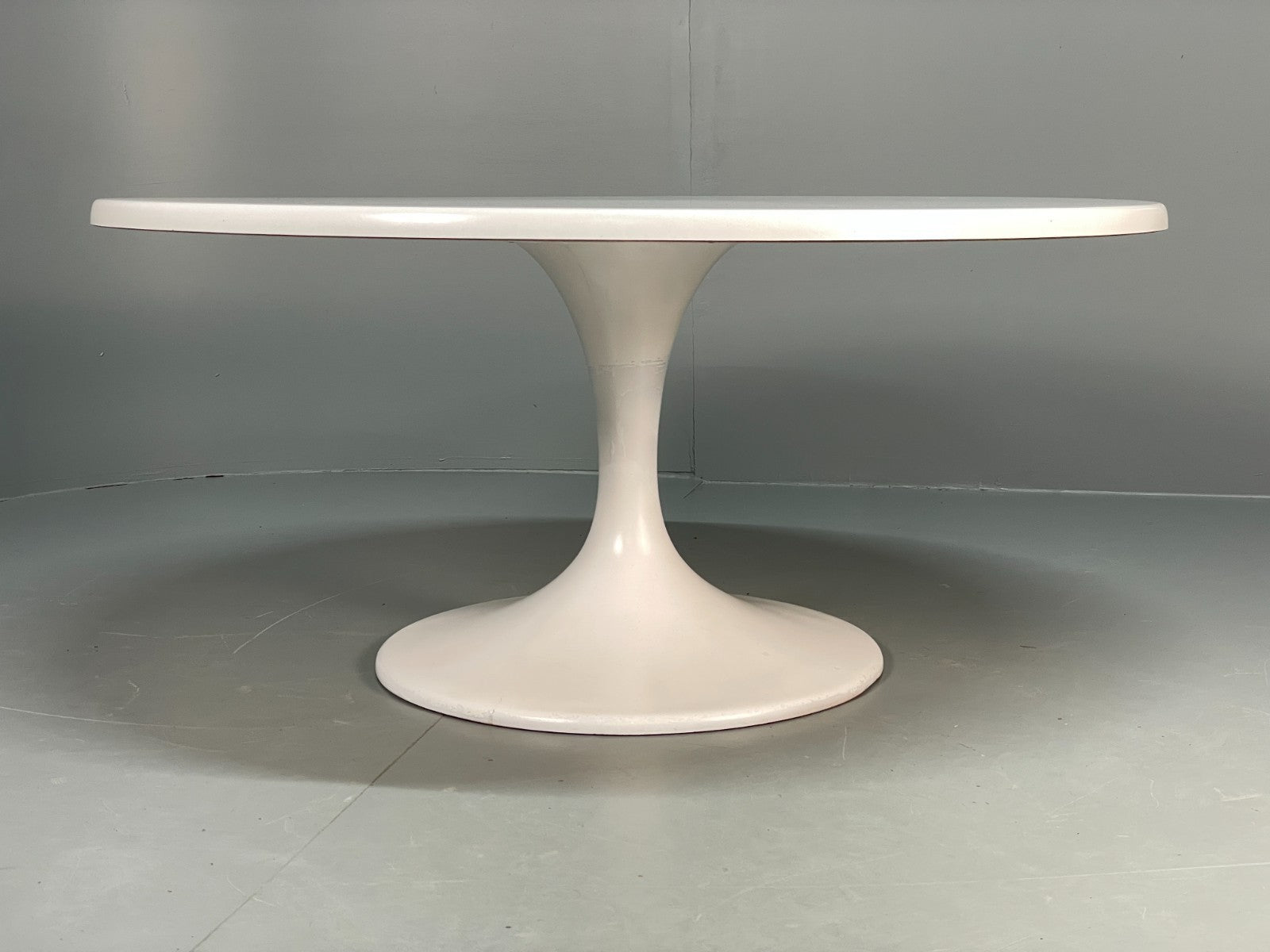 Vintage Round Coffee Table White Fibreglass 1970s Tulip Style EB11238 MWOO0