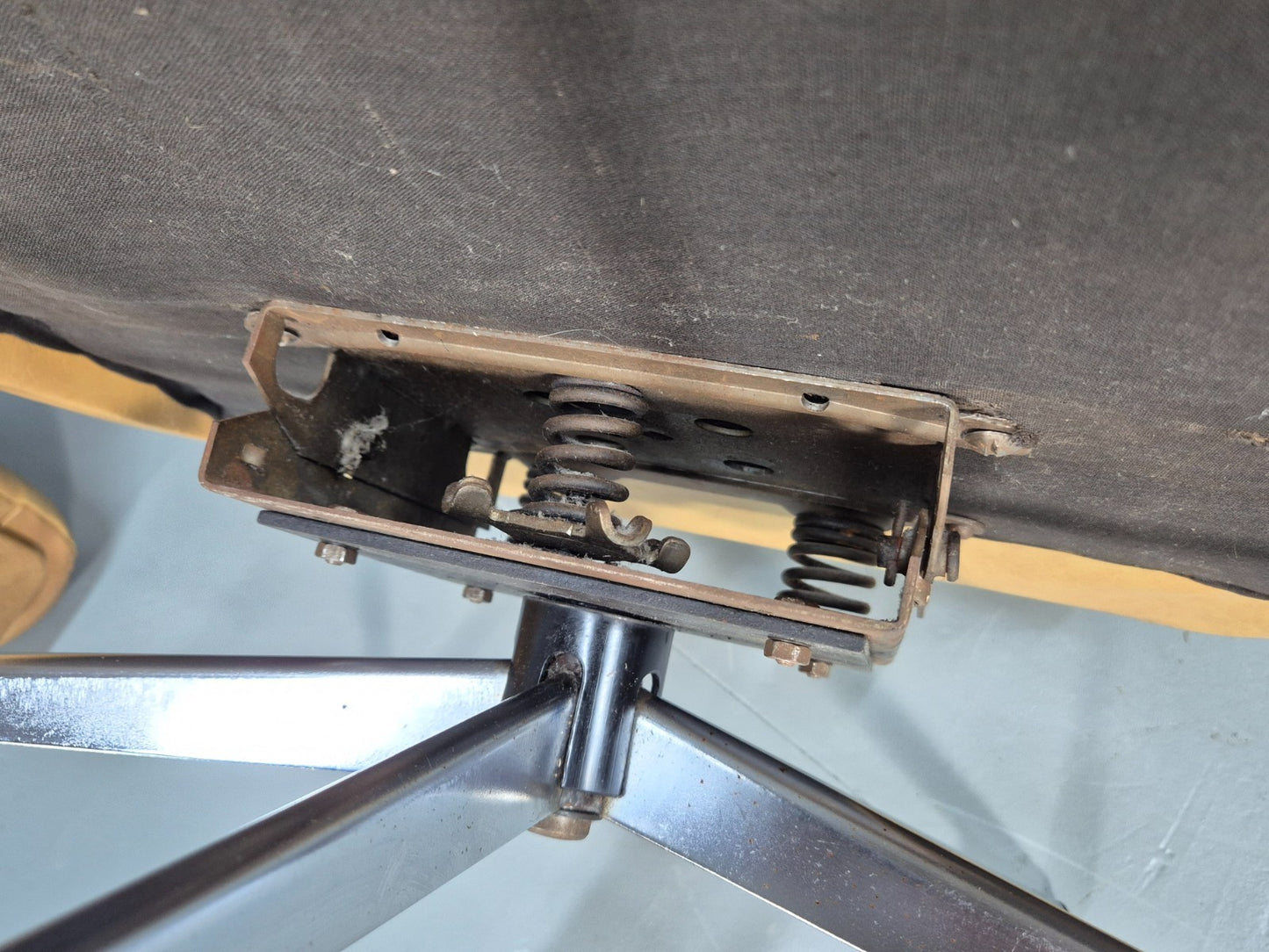 Mid Century Swivel Chair and Footstool Mustard Vinyl Vintage Retro  EB10693 MNOR13