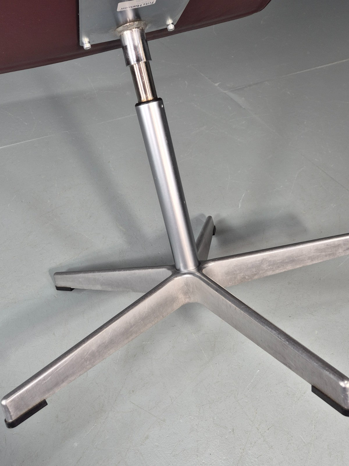 Vintage Fritz Hansen Oxford Chair Arne Jacobsen Design 2004 MCM EB11753 MSWI14