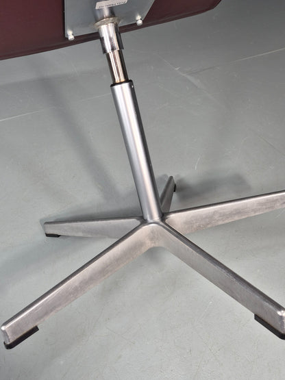 Vintage Fritz Hansen Oxford Chair Arne Jacobsen Design 2004 MCM EB11753 MSWI14