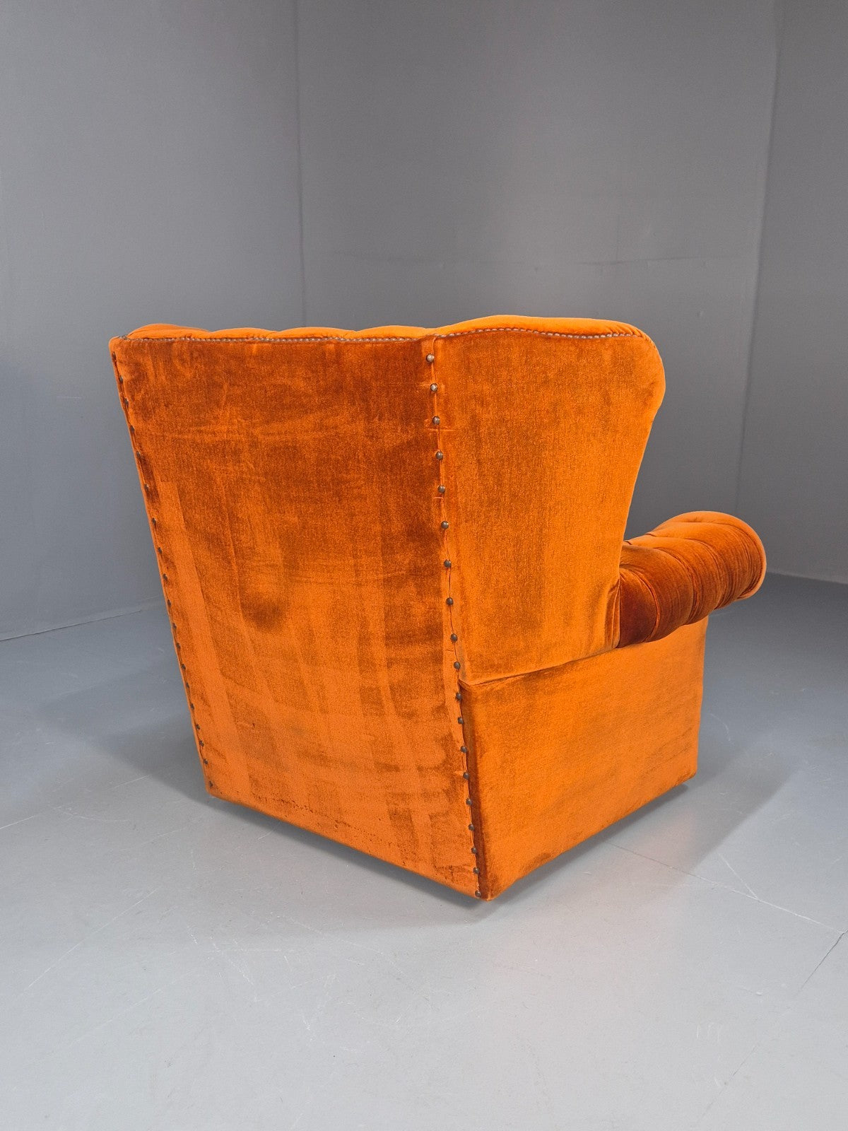 1970s Buttoned Wing Back Lounge Chair Burnt Orange Velour Retro EB10630 MNOR13