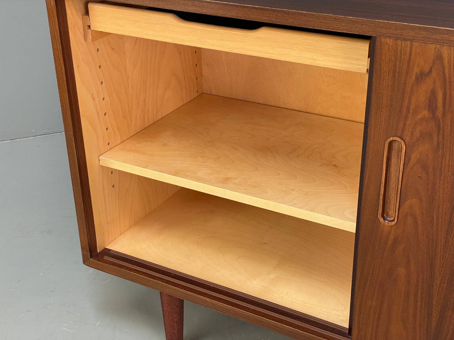 Vintage Danish Compact Sideboard By Hundevad Shelving Retro 1970s EB9442 MWOO - UKDK FURNITURE