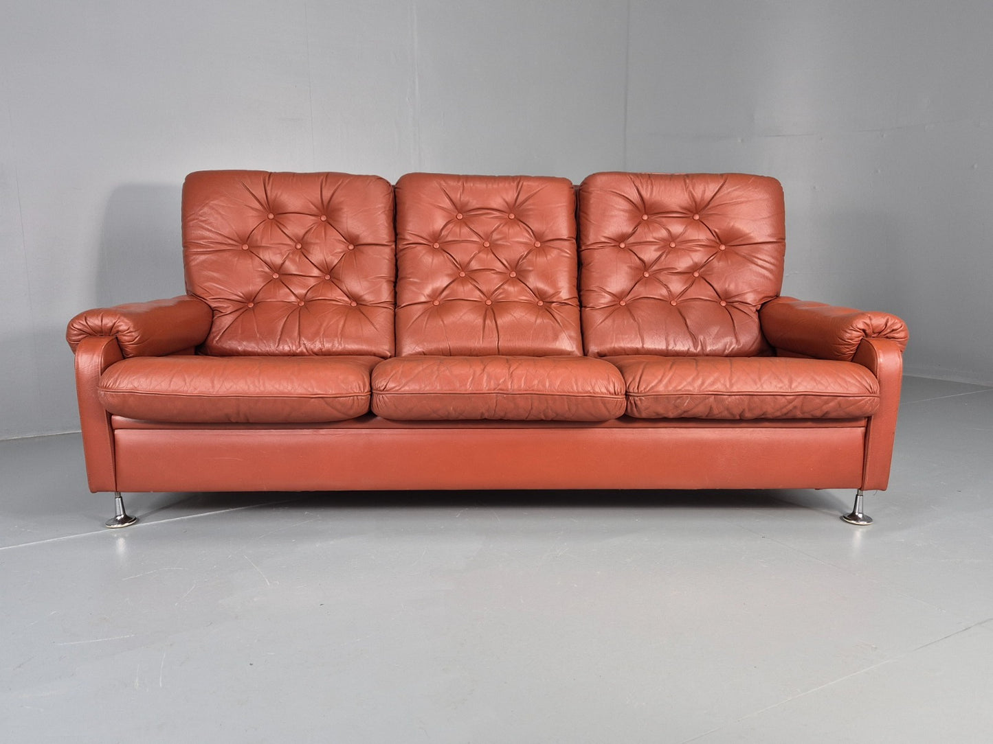 Vintage 3 seat Settee 1970s Retro Danish Red Tan Leather Buttoned EB10555 M3SS5