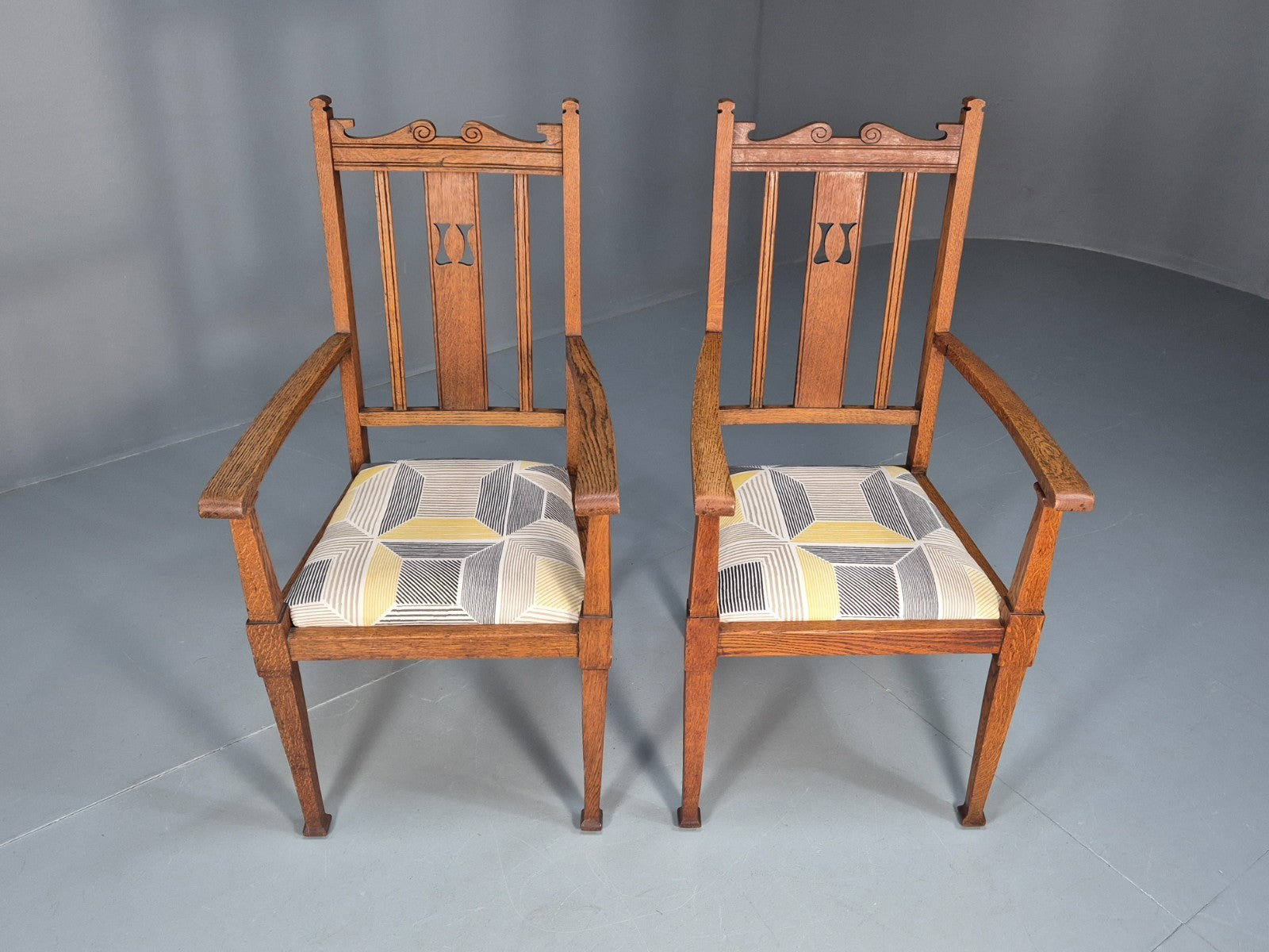 2 Arts and Crafts Elbow Chairs Oak Pierced Splat Ikea Fabric 1920s EB10717 VDIN2