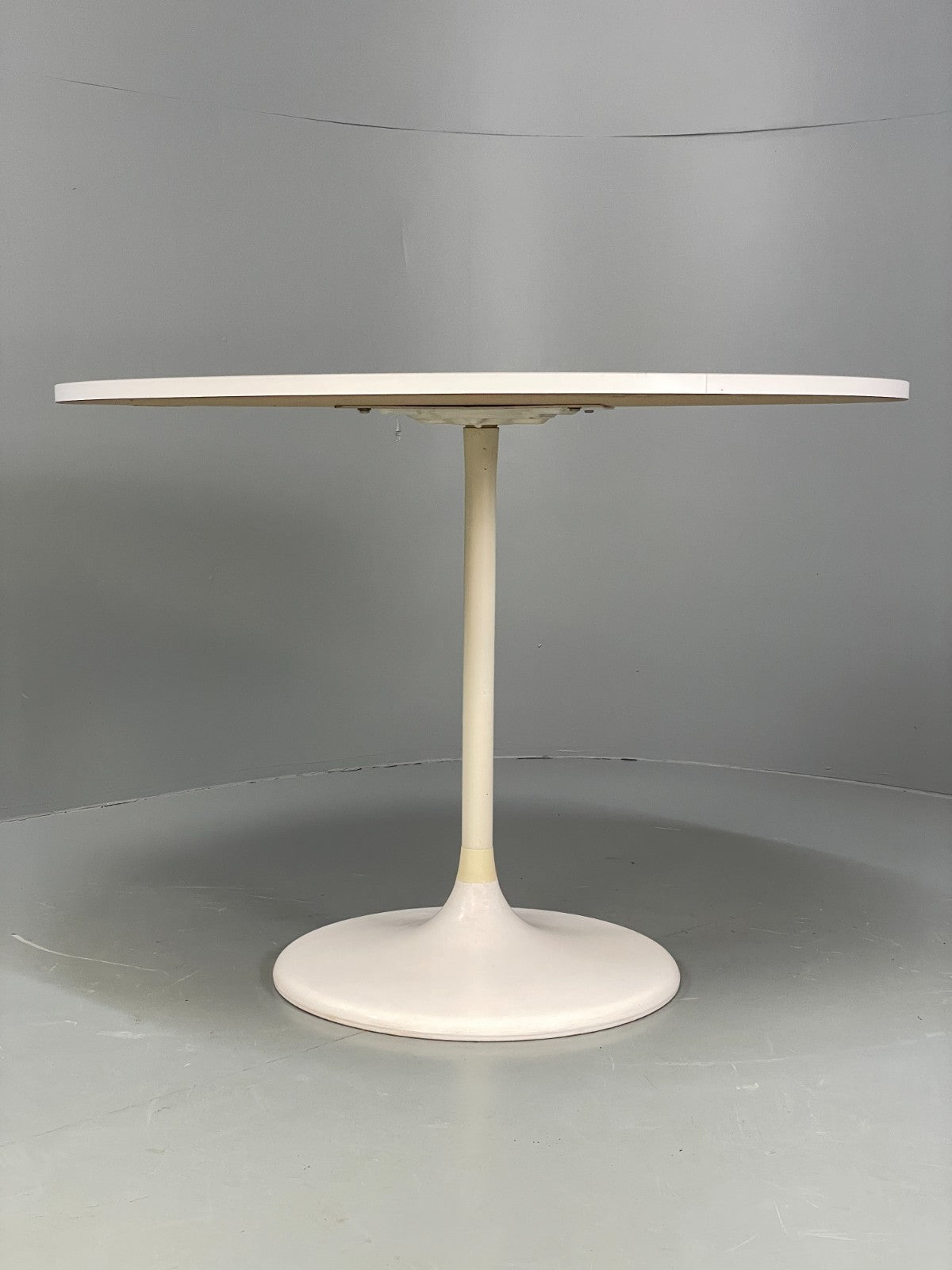 Vintage Round Formica Table White Tulip Base 1960s Retro Kitchen EB11543 MWOO2