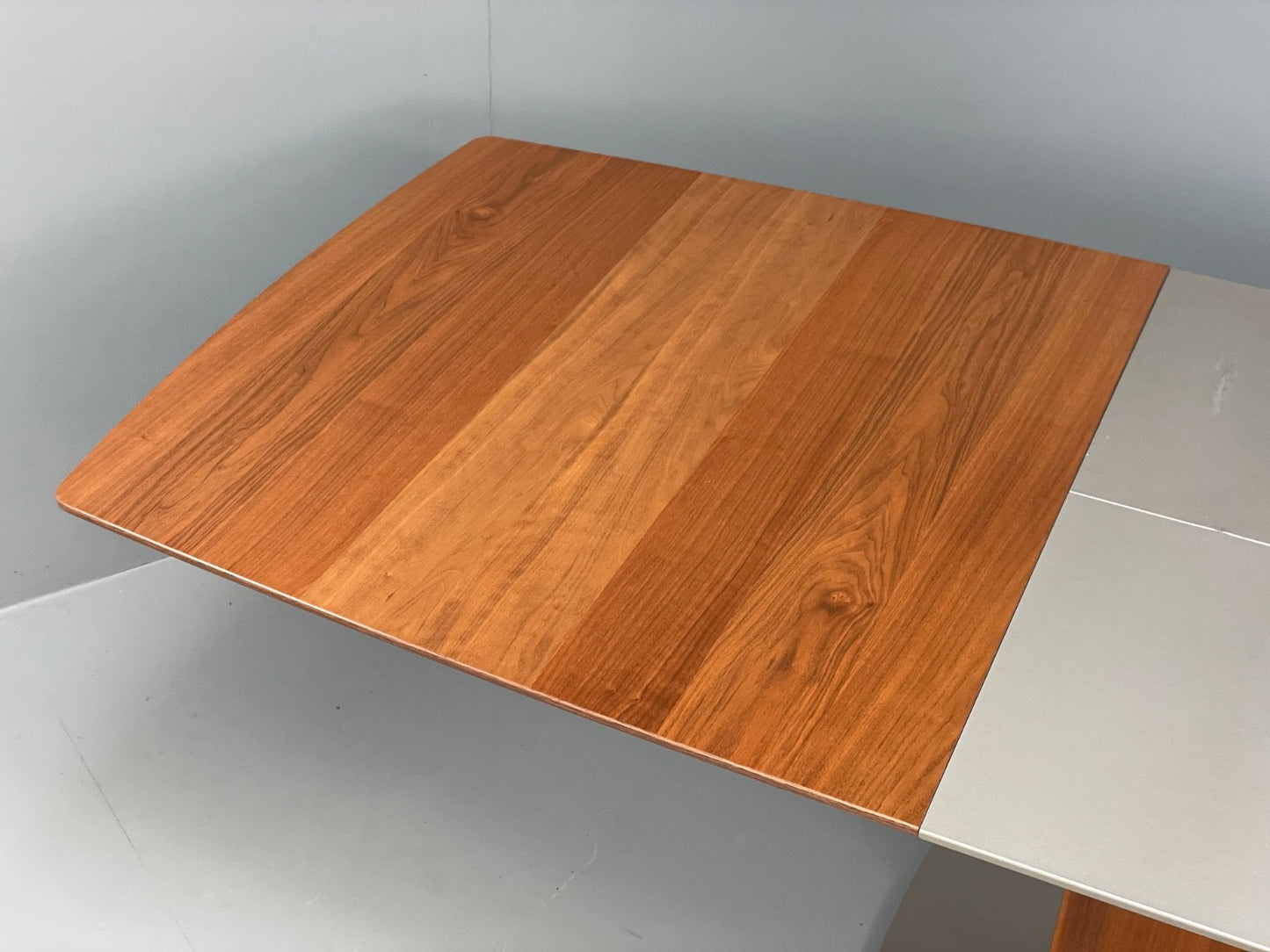 Modern Extending Dining Table By Bo Concept Walnut Effect EB11041 MWOO3