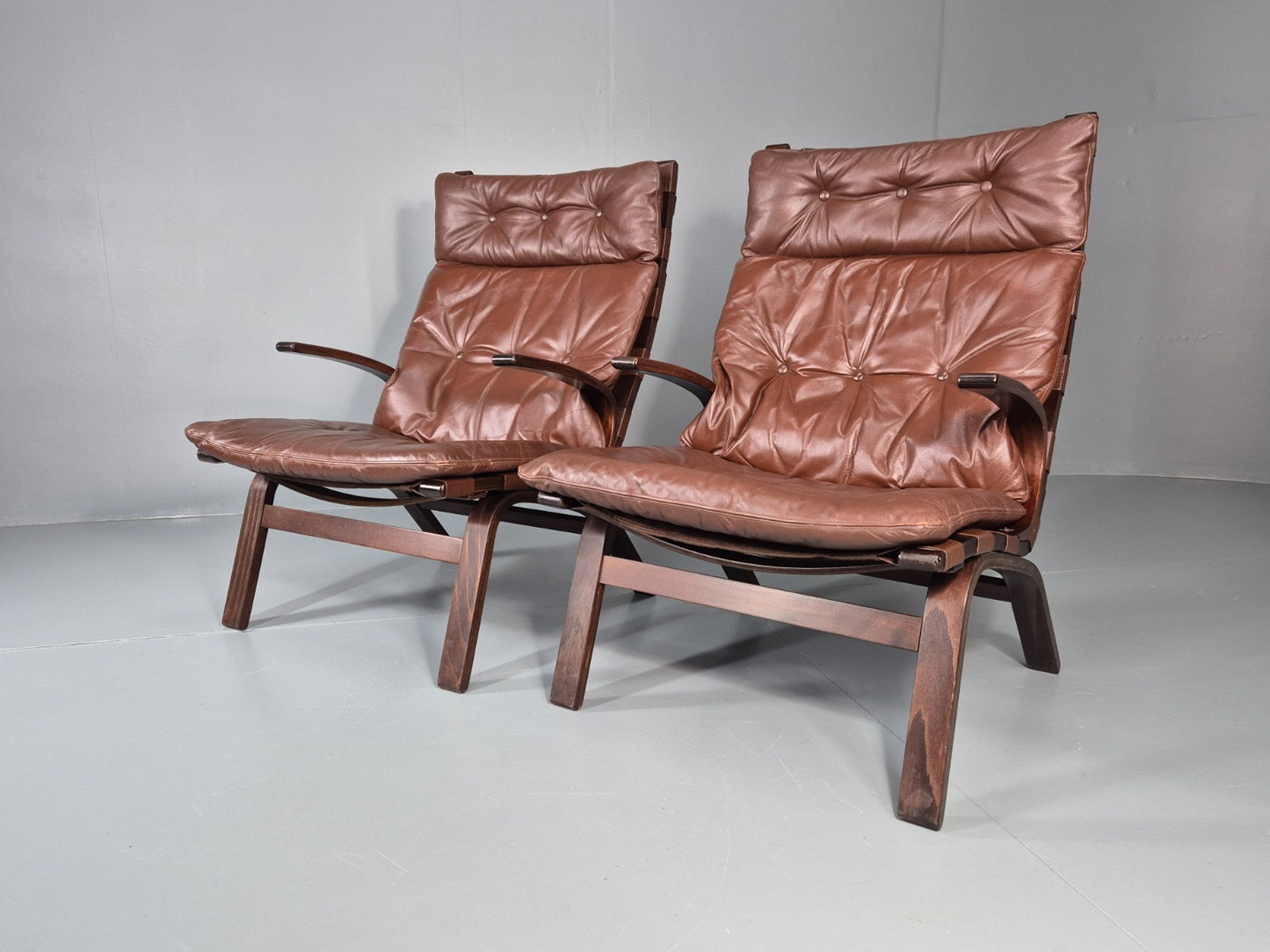 2 Mid Century Danish Leather Lounge Chairs Farstrup 1970s Bentwood EB11412 MBEN4