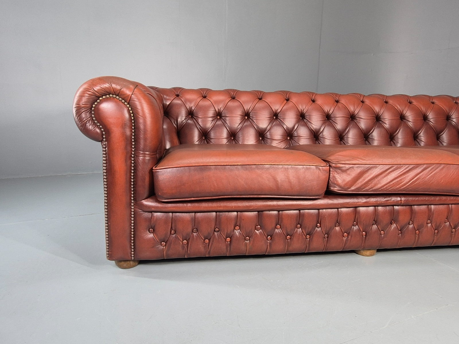 Three Seater Red Leather Chesterfield Quality Version Retro EB11031 VCHE2