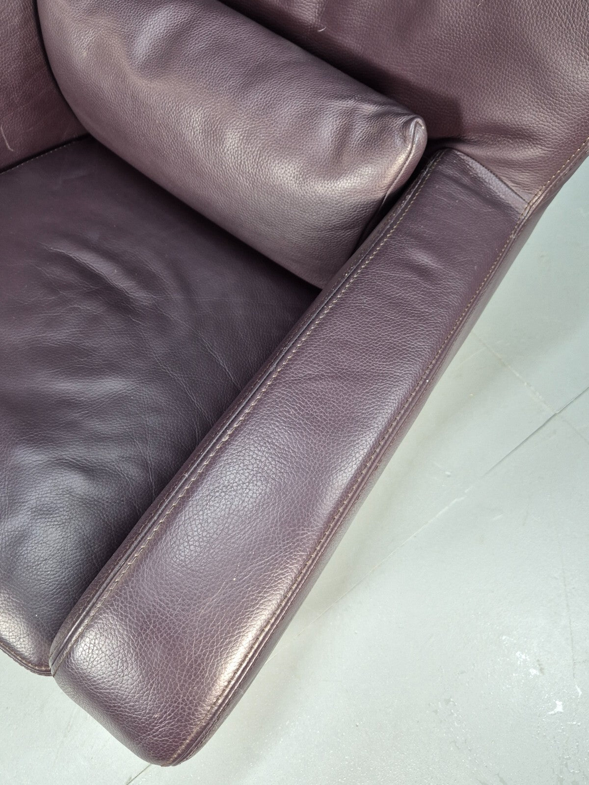 A Vintage Ligne Roset Jonathan Burgundy Leather Club Chair EB9458 MNOR - UKDK FURNITURE