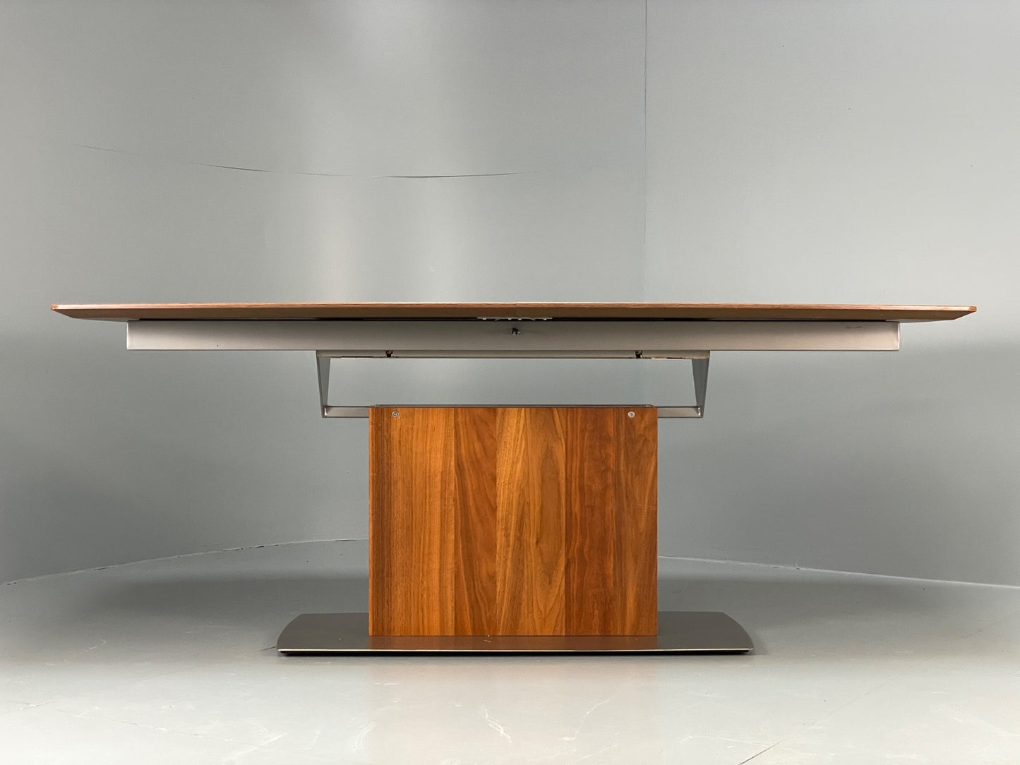 Modern Extending Dining Table By Bo Concept Walnut Effect EB11041 MWOO16