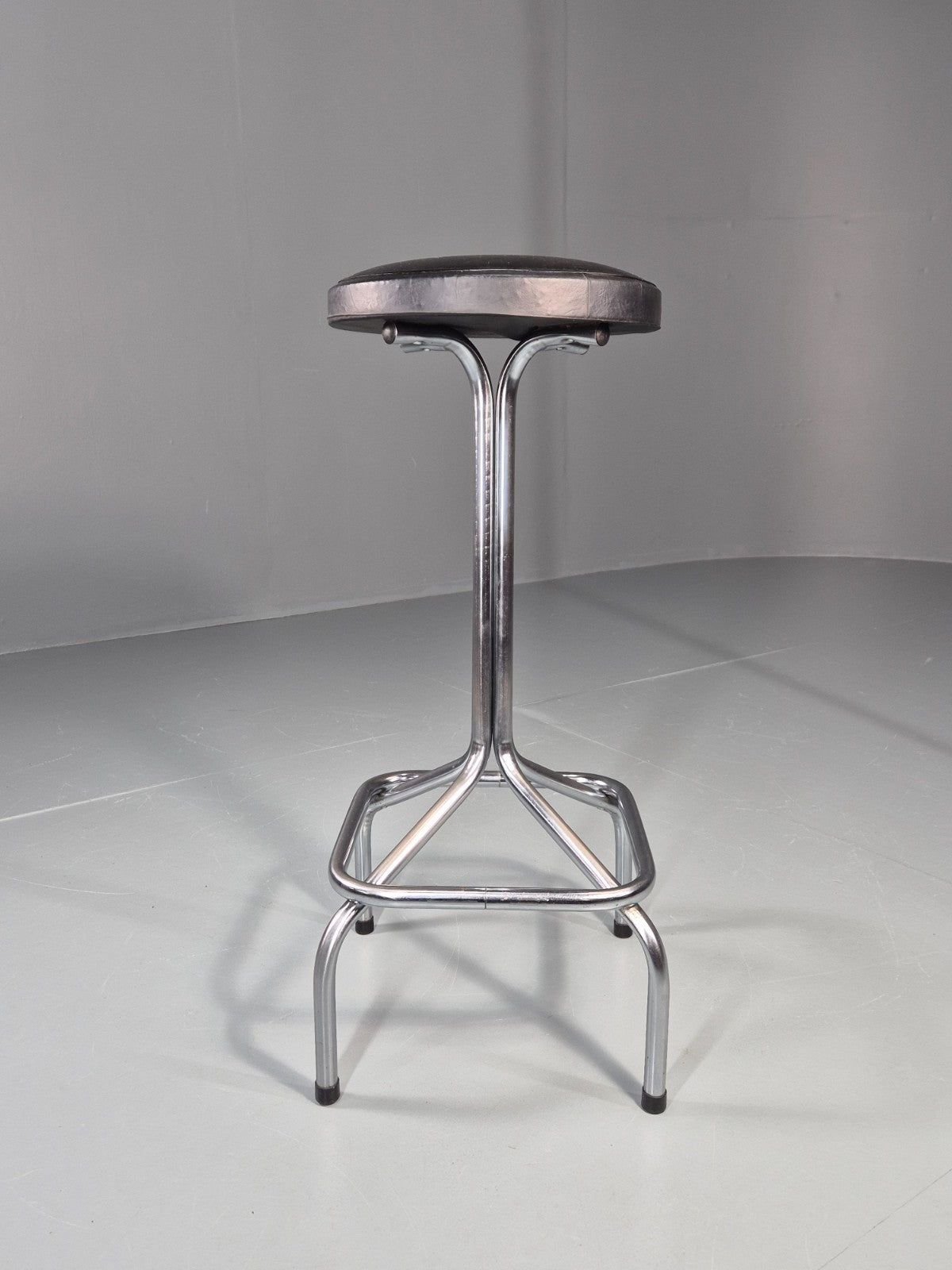 Vintage 1980s Bar Sttol Chrome and Black Vinyl Bauhaus Retro EB11275 MDIN2