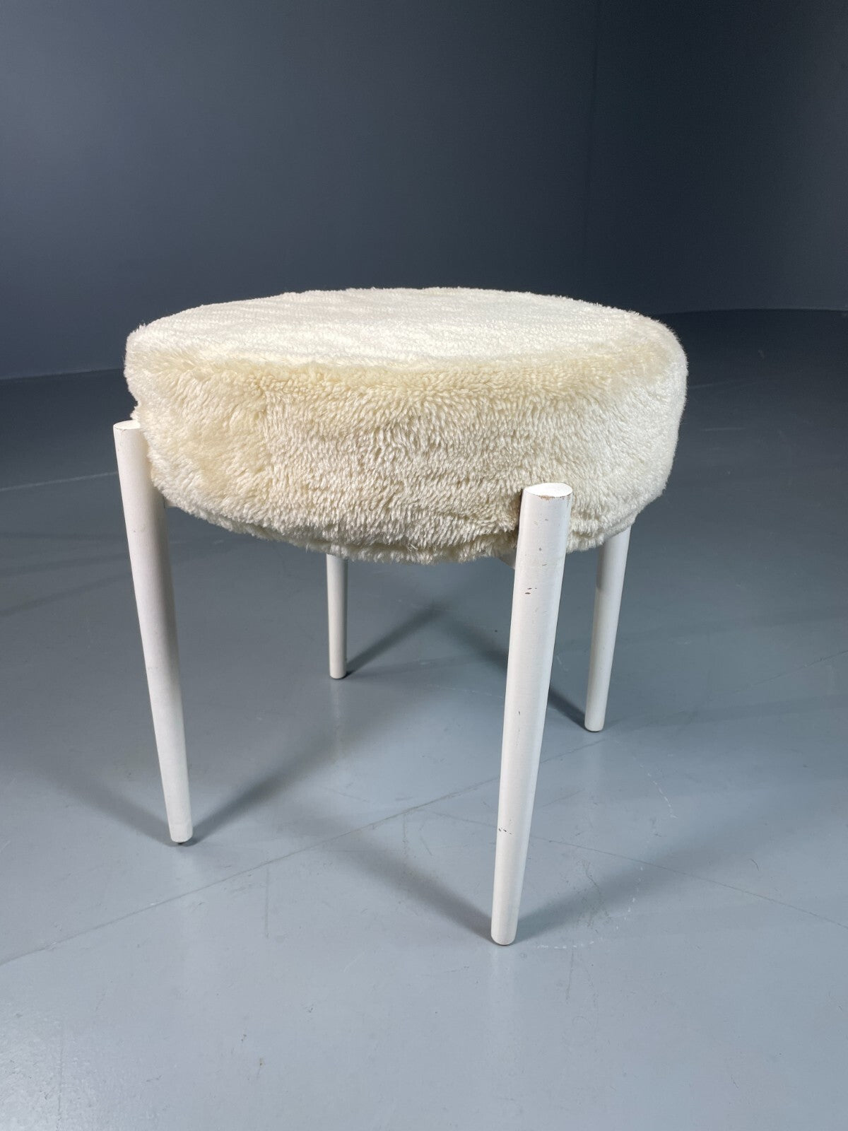 Vintage Footstool White Fun Fur Upholstery Retro Mid Century 1960s EB6561 MFOO0