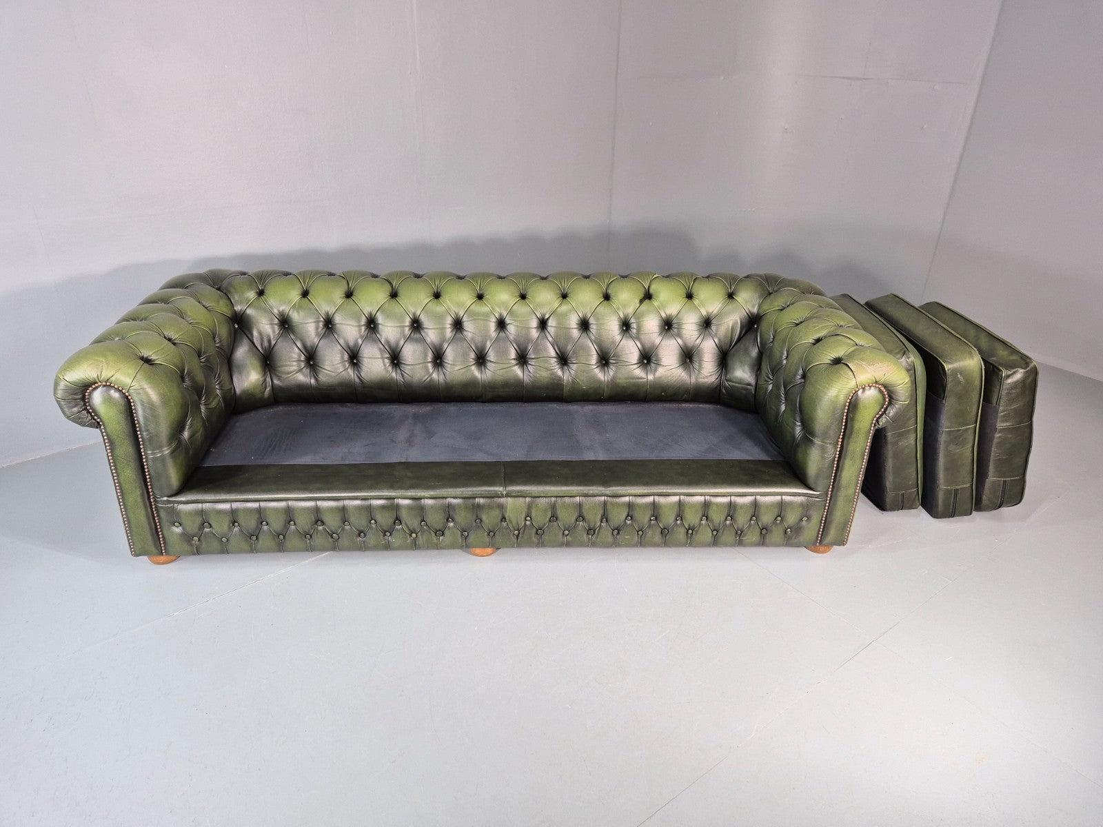 Three Seater Green Leather Chesterfield Quality Version Retro EB11023 VCHE11