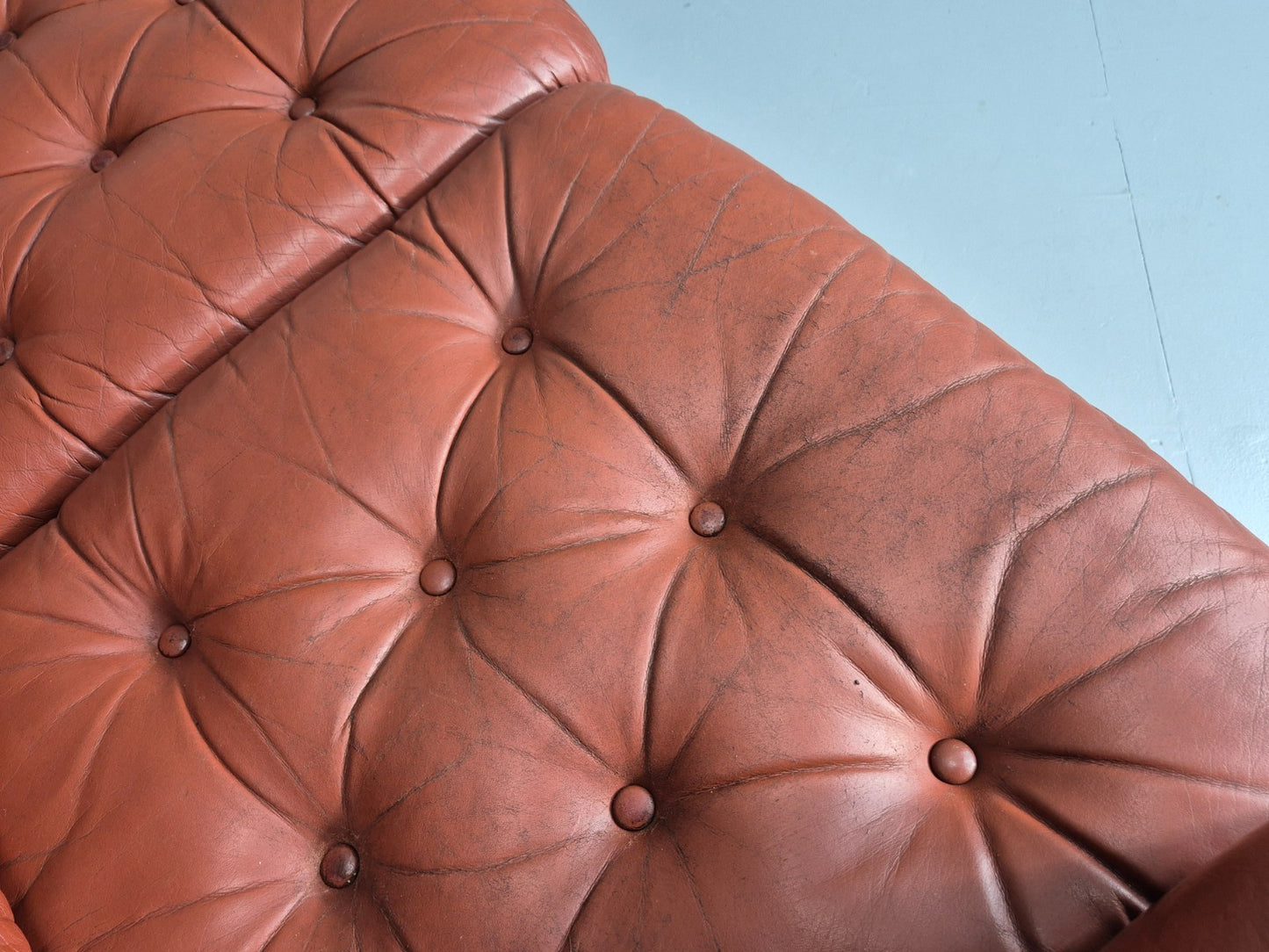 Vintage 3 seat Settee 1970s Retro Danish Red Tan Leather Buttoned EB10555 M3SS17