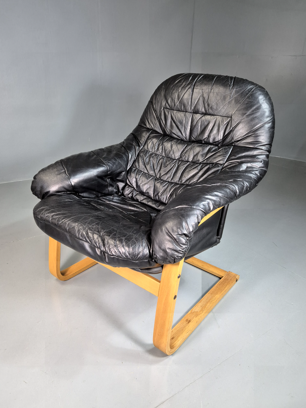 Vintage Danish Lounge Chair Black Leather Bentwood Cantilever Retro EB7229 MBEN0