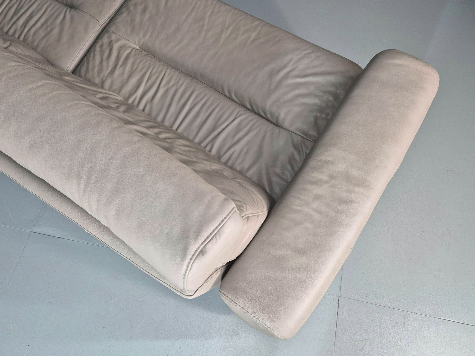 Stressless Stella 3 Seat Settee In Grey Leather Modern Ekornes EB11476 M3ss18