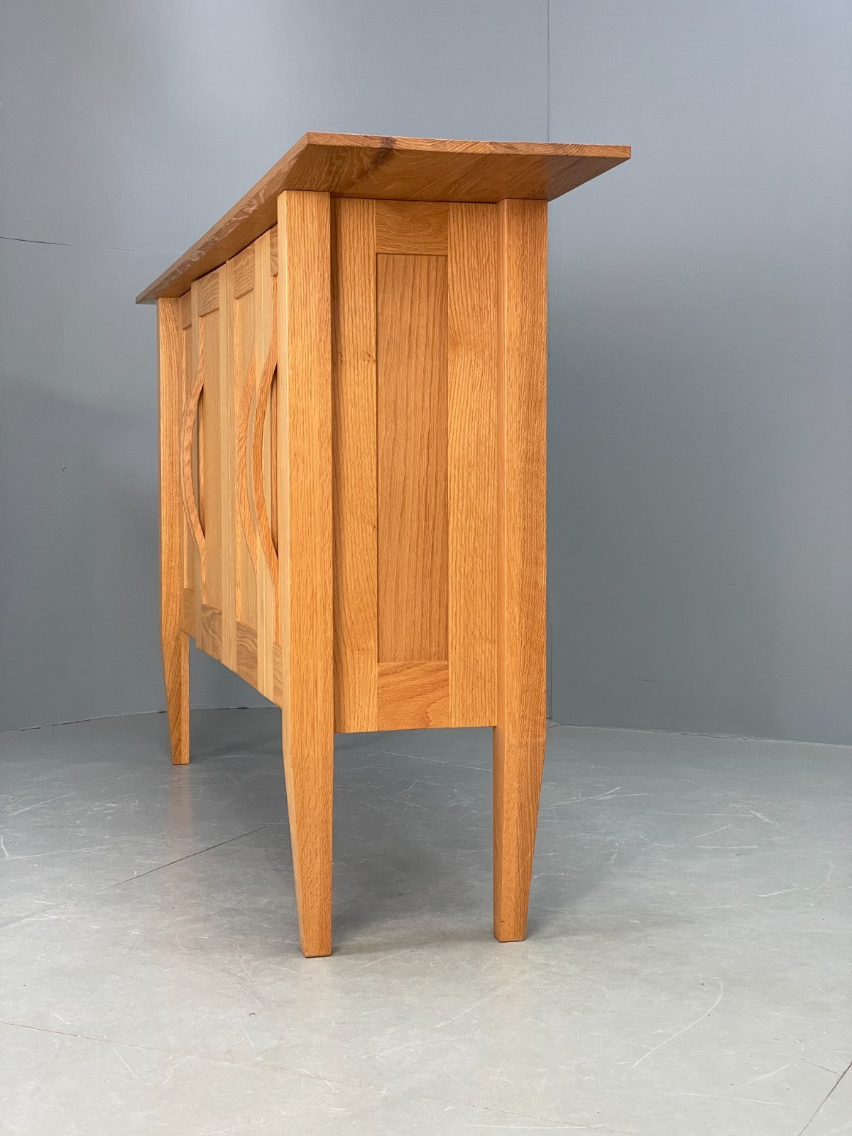 Modern Solid Oak Sideboard Nice Curving Handles Angled Legs EB10684 MWOO17