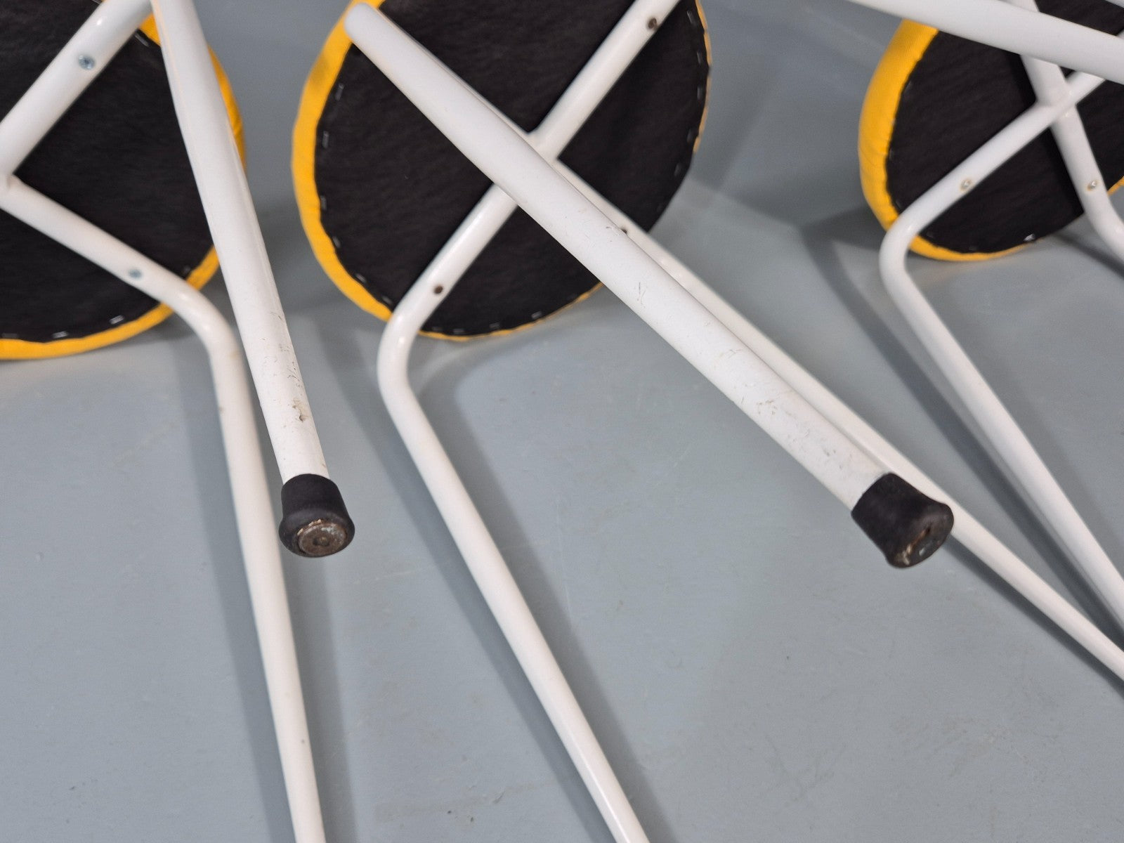 3 1960s Kitchen Stools Yellow Tops White Legs Retro EB11423 MSWI9