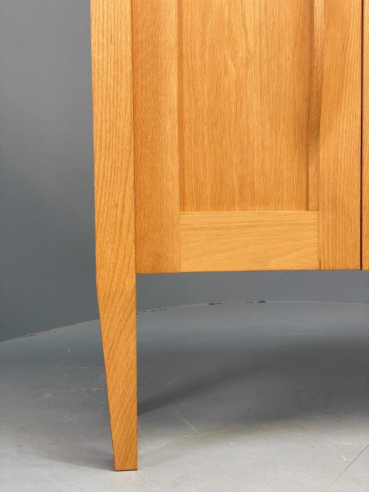 Modern Solid Oak Sideboard Nice Curving Handles Angled Legs EB10684 MWOO4