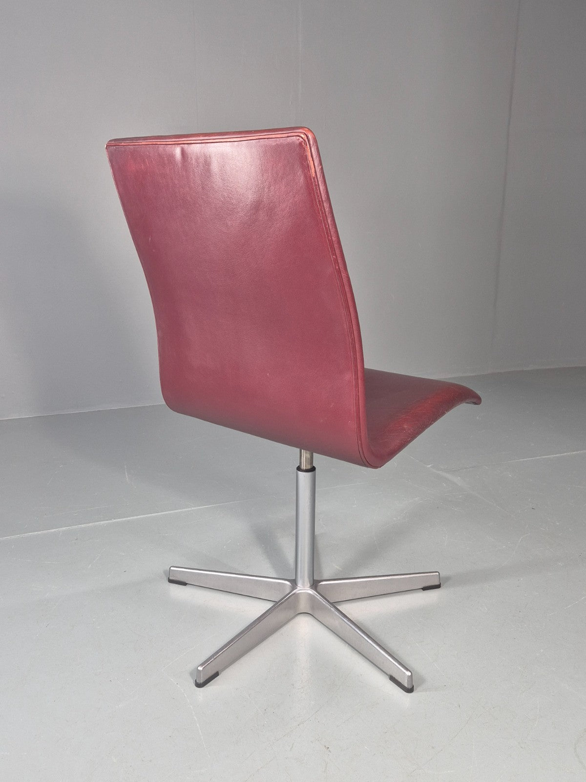 Vintage Fritz Hansen Oxford Chair Arne Jacobsen Design 2004 MCM EB11751 MSWI3