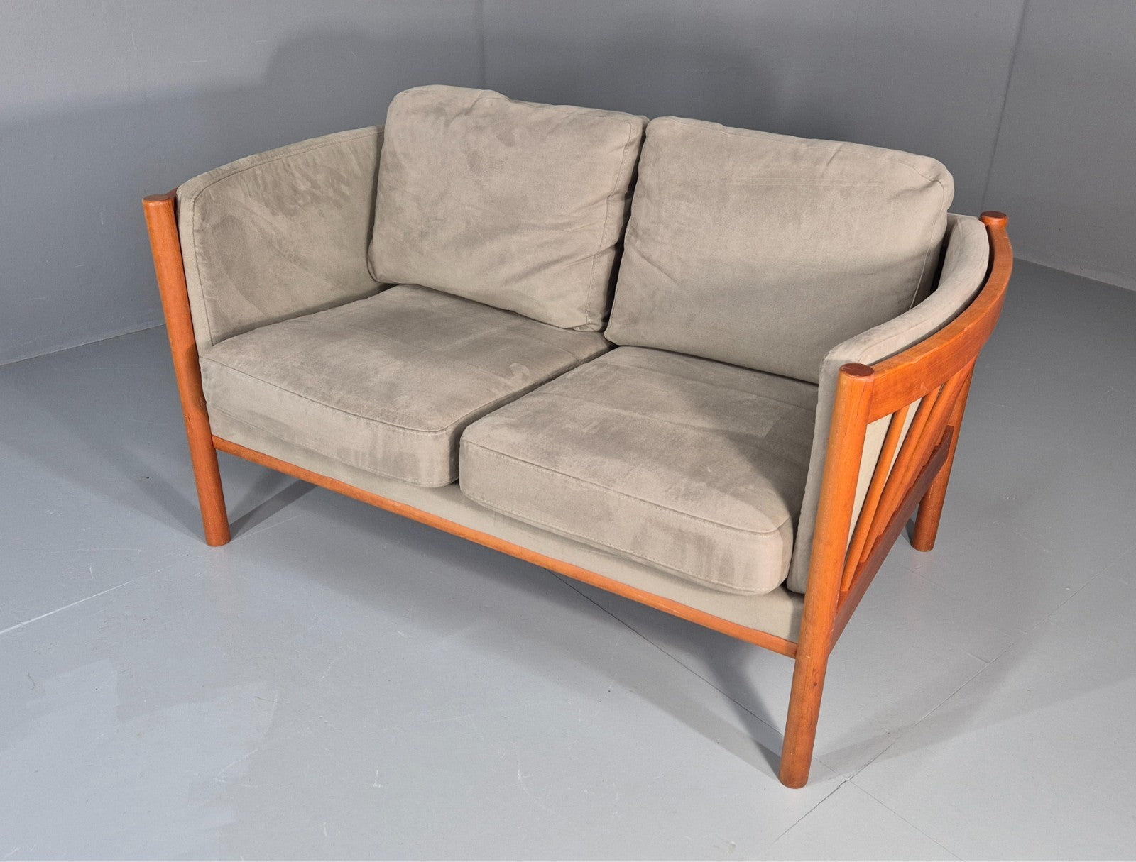 Vintage 2 Seat Settee Mid Century Danish Design Beech Wood Frame EB10508 M2SS18