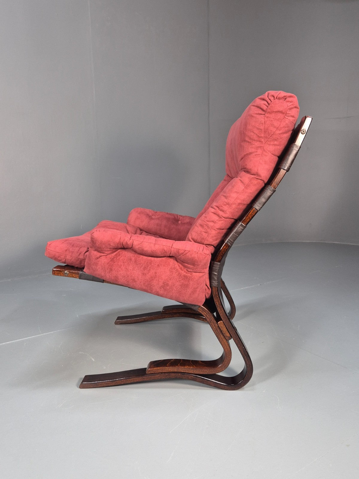 Vintage Red Lounge Chair Skyline Style Bentwood Frame Danish EB10311 MBEN9