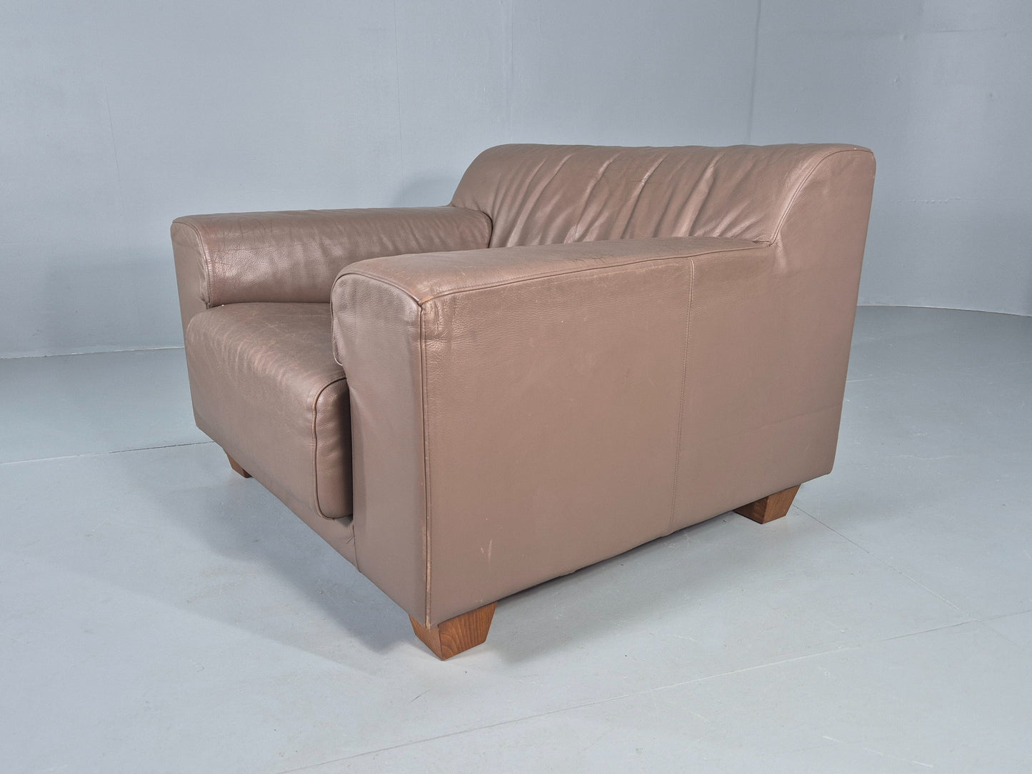 Modern Design Leather Armchair Taupe leather Upholstery Quality Build EB12479