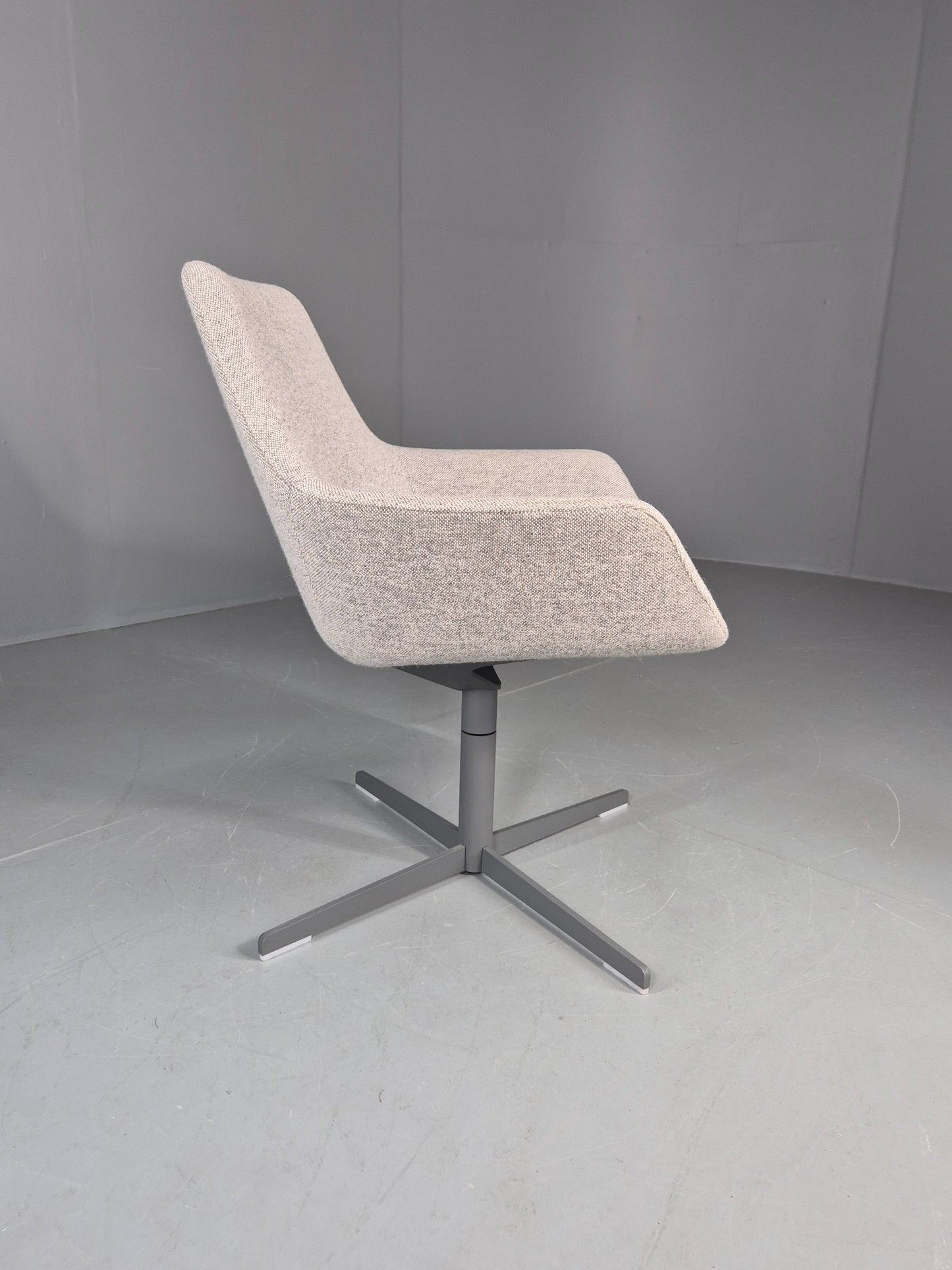 Vintage Swivel Tub Chair Hitch Mylius Modern Design Retro Cream  EB12842