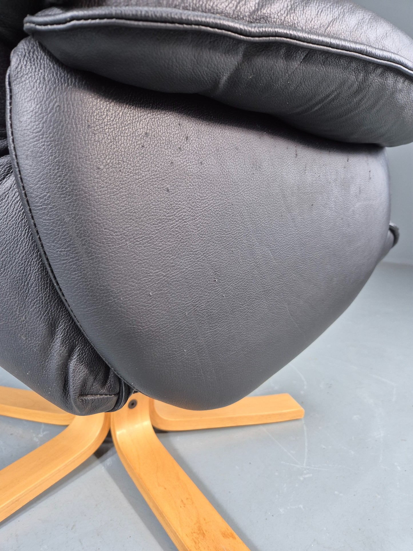 Vintage Leather Swivel Recline Armchair Black 1980s Design Retro EB12313