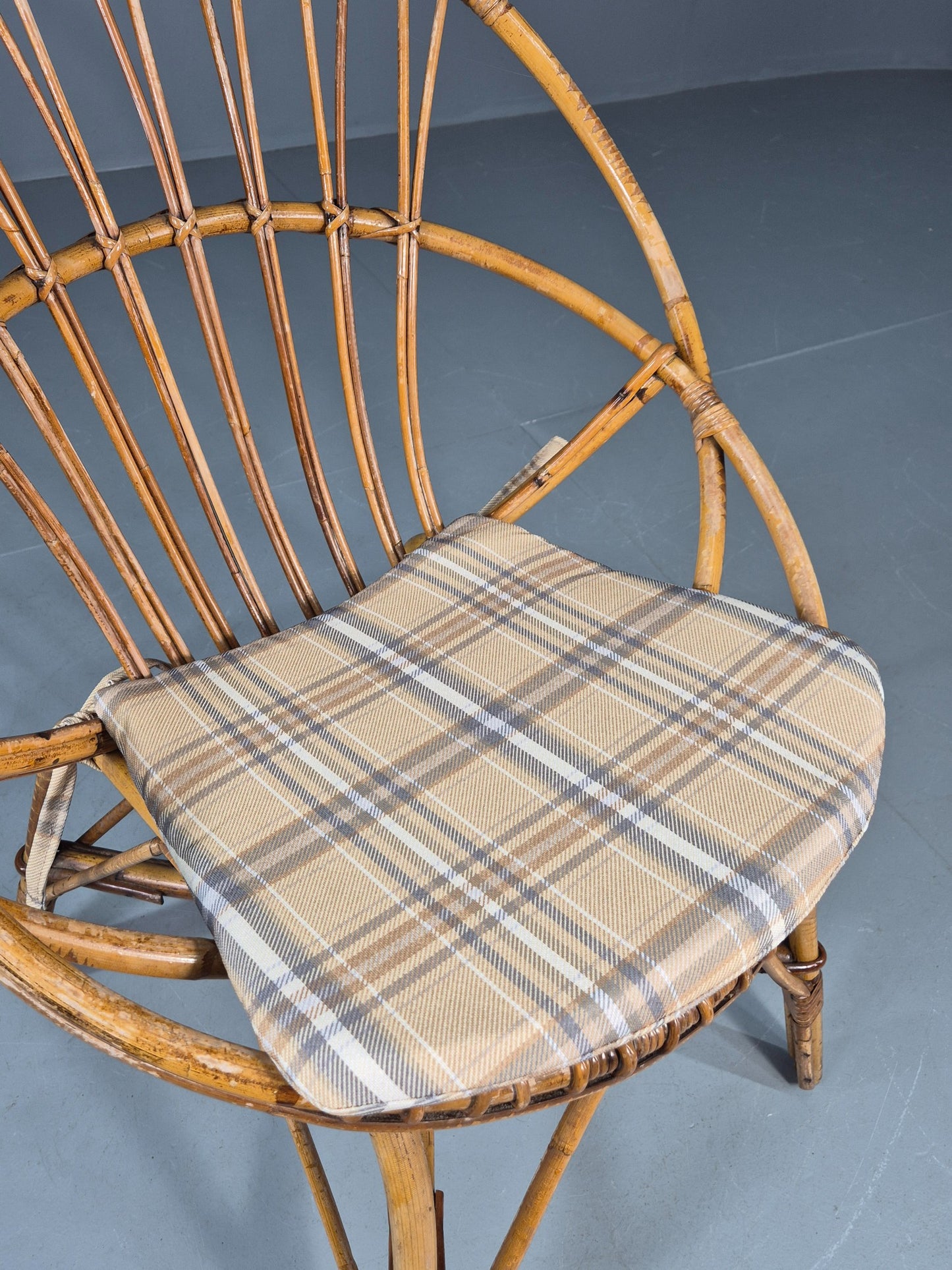 Vintage 1960s Cane Circle Tub Chair Tartan Cushion Retro EB10635