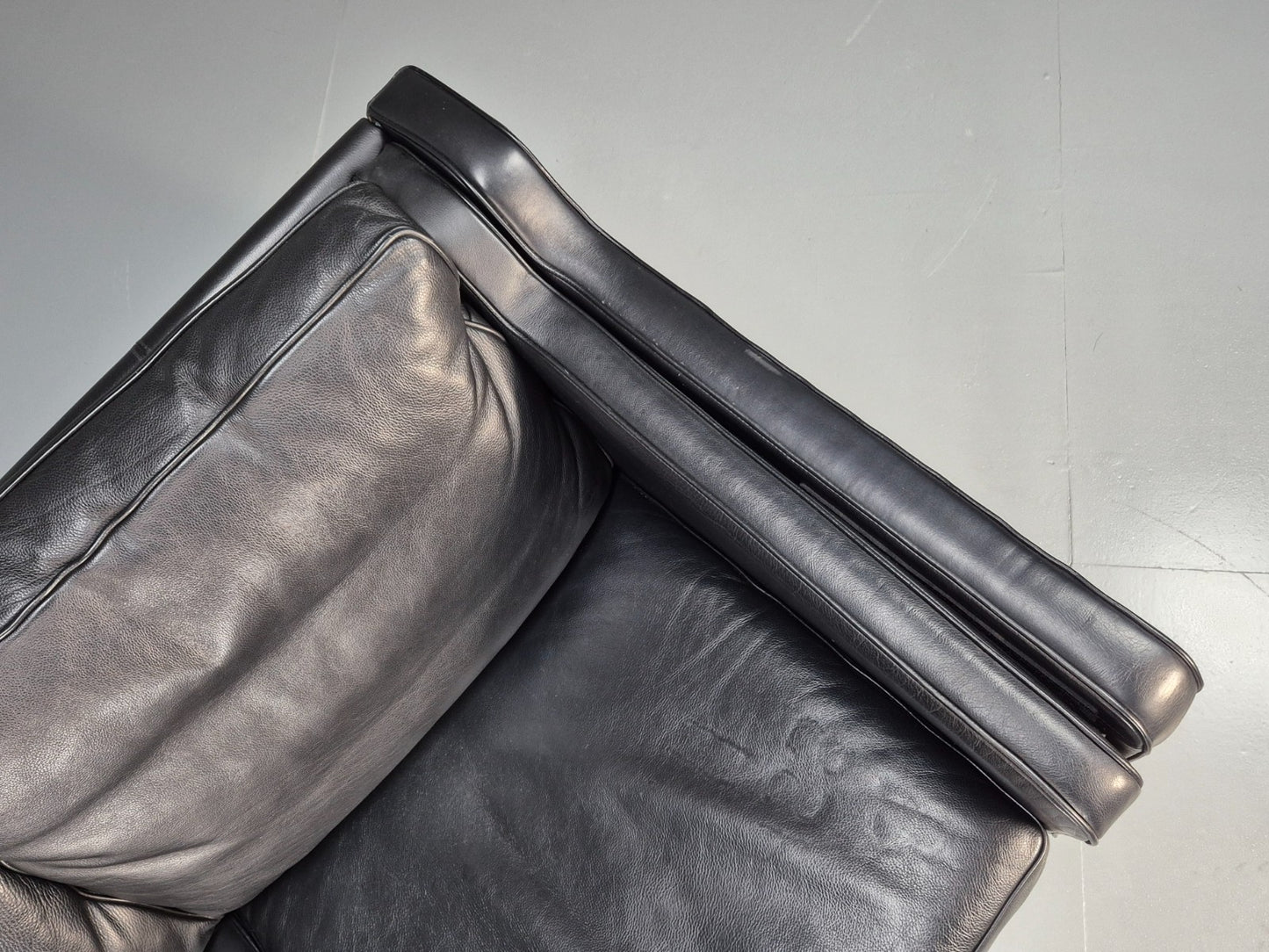 Vintage 2 Seater Sofa Black Leather 1980s Retro Mid Century Style EB08614