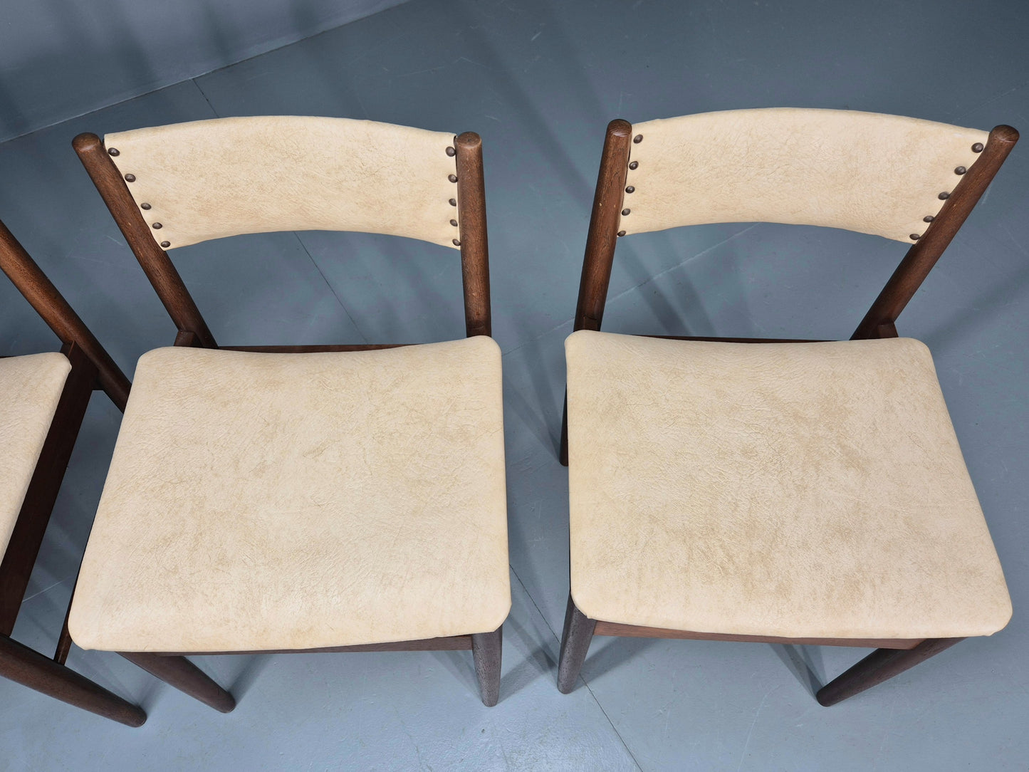 4 Vintage Scandart Dining Chairs Cream Vinyl Teak Frame 1960s MCM Retro EB12188